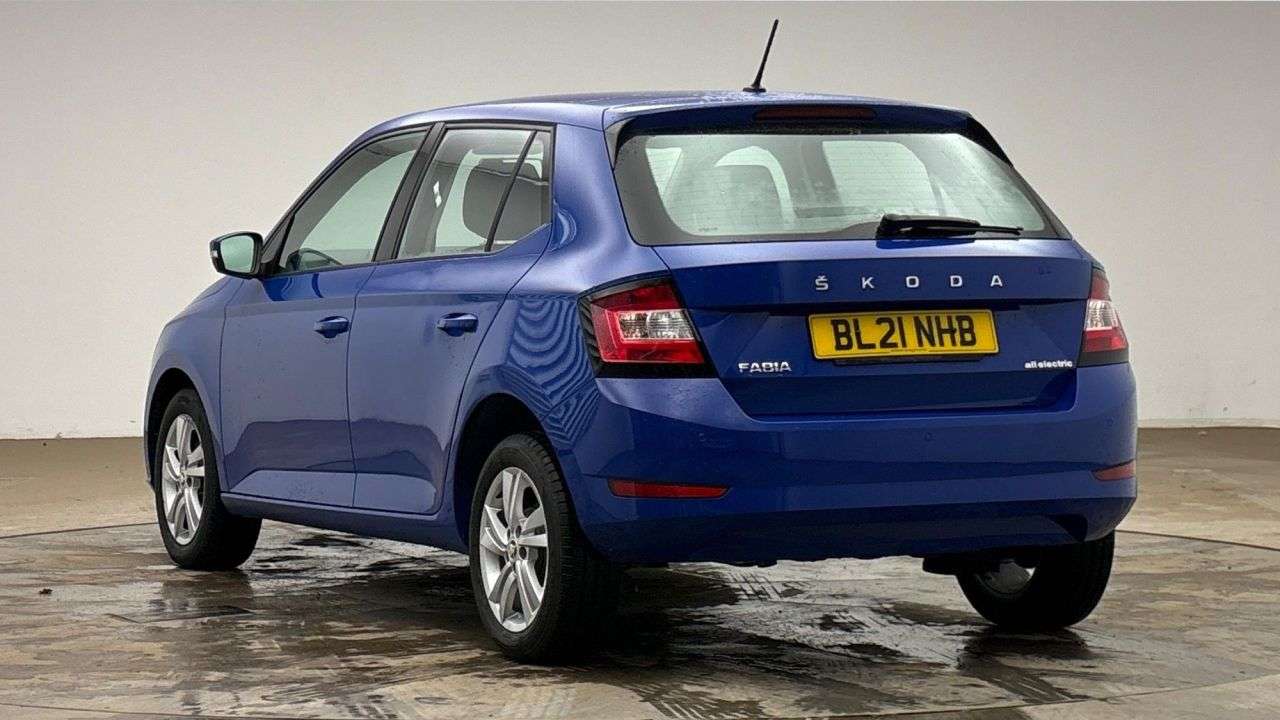 A 2021 SKODA FABIA 1.0 TSI SE Hatchback 5dr Petrol Manual Euro 6 (s/s) (95 ps) A 2021 SKODA FABIA 1.0 TSI SE Hatchback 5dr Petrol Manual Euro 6 (s/s) (95 ps)