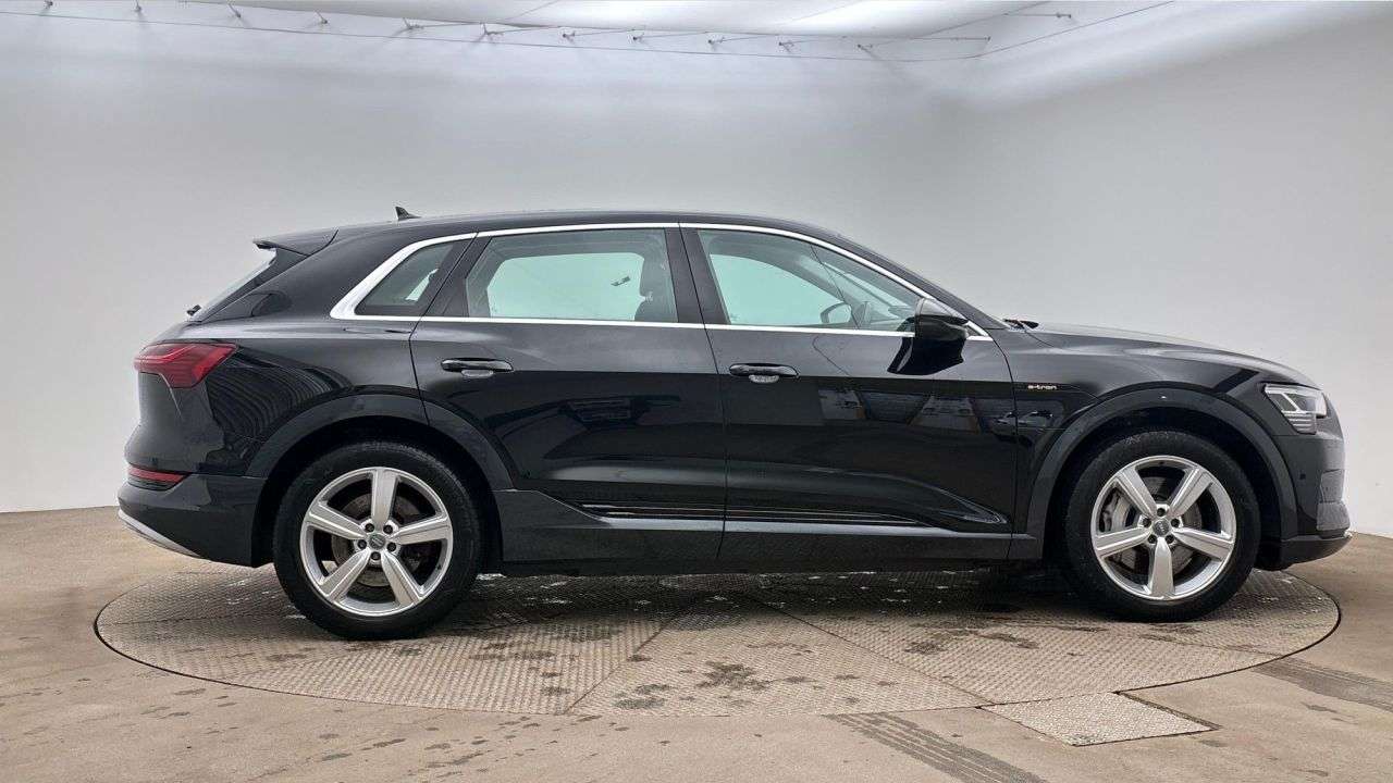 A 2020 AUDI E-TRON QUATTRO TECHNIK A 2020 AUDI E-TRON QUATTRO TECHNIK