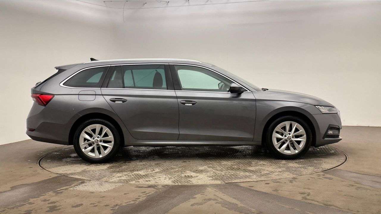 A 2022 SKODA OCTAVIA 1.4 TSI iV 13kWh SE L Estate 5dr Petrol Plug-in Hybrid DSG Euro 6 (s/s) (20 A 2022 SKODA OCTAVIA 1.4 TSI iV 13kWh SE L Estate 5dr Petrol Plug-in Hybrid DSG Euro 6 (s/s) (20