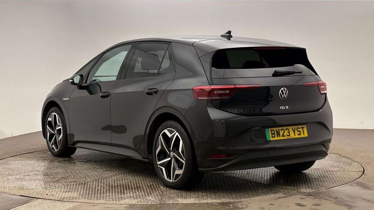 A 2023 VOLKSWAGEN ID3 Pro S 77kWh Tour Hatchback 5dr Electric Auto (4 Seat) (204 ps) A 2023 VOLKSWAGEN ID3 Pro S 77kWh Tour Hatchback 5dr Electric Auto (4 Seat) (204 ps)