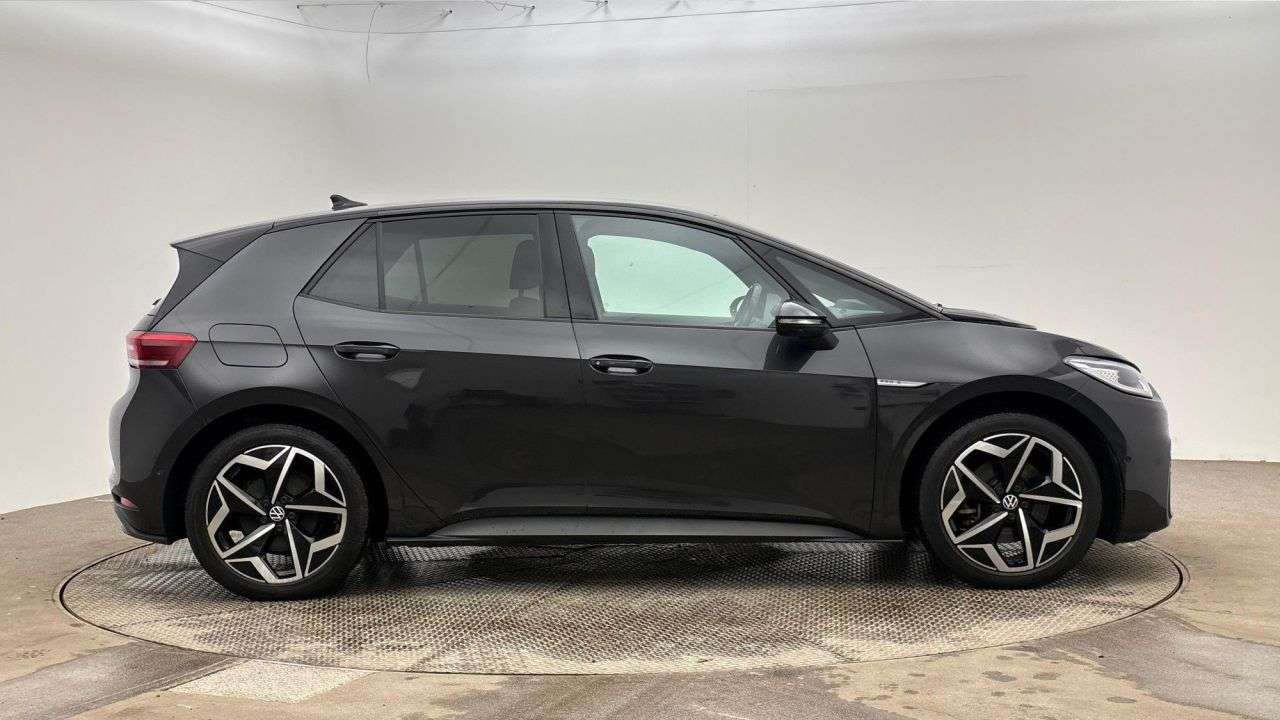 A 2023 VOLKSWAGEN ID3 Pro S 77kWh Tour Hatchback 5dr Electric Auto (4 Seat) (204 ps) A 2023 VOLKSWAGEN ID3 Pro S 77kWh Tour Hatchback 5dr Electric Auto (4 Seat) (204 ps)