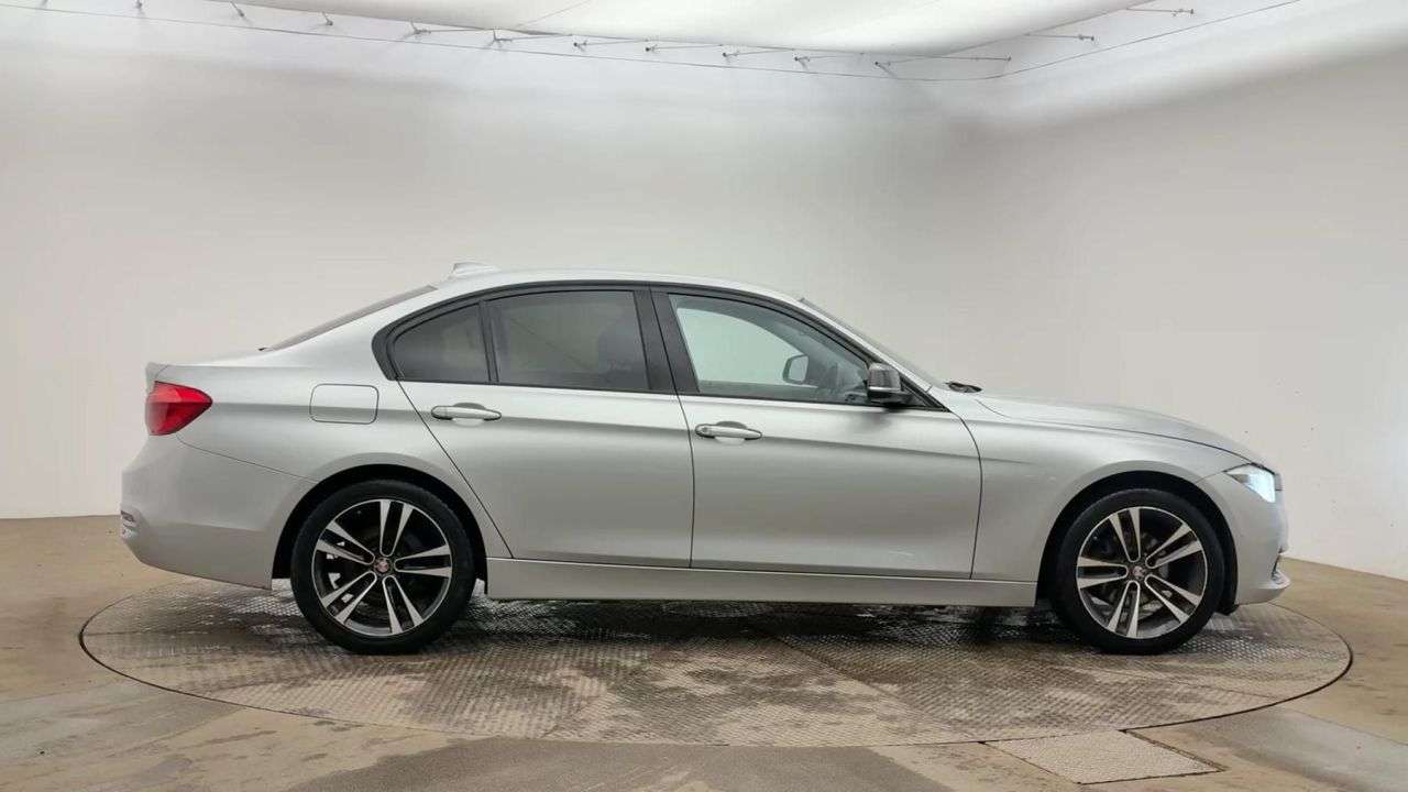 A 2018 BMW 3 SERIES 1.5 318i Sport Saloon 4dr Petrol Manual Euro 6 (s/s) (136 ps) A 2018 BMW 3 SERIES 1.5 318i Sport Saloon 4dr Petrol Manual Euro 6 (s/s) (136 ps)