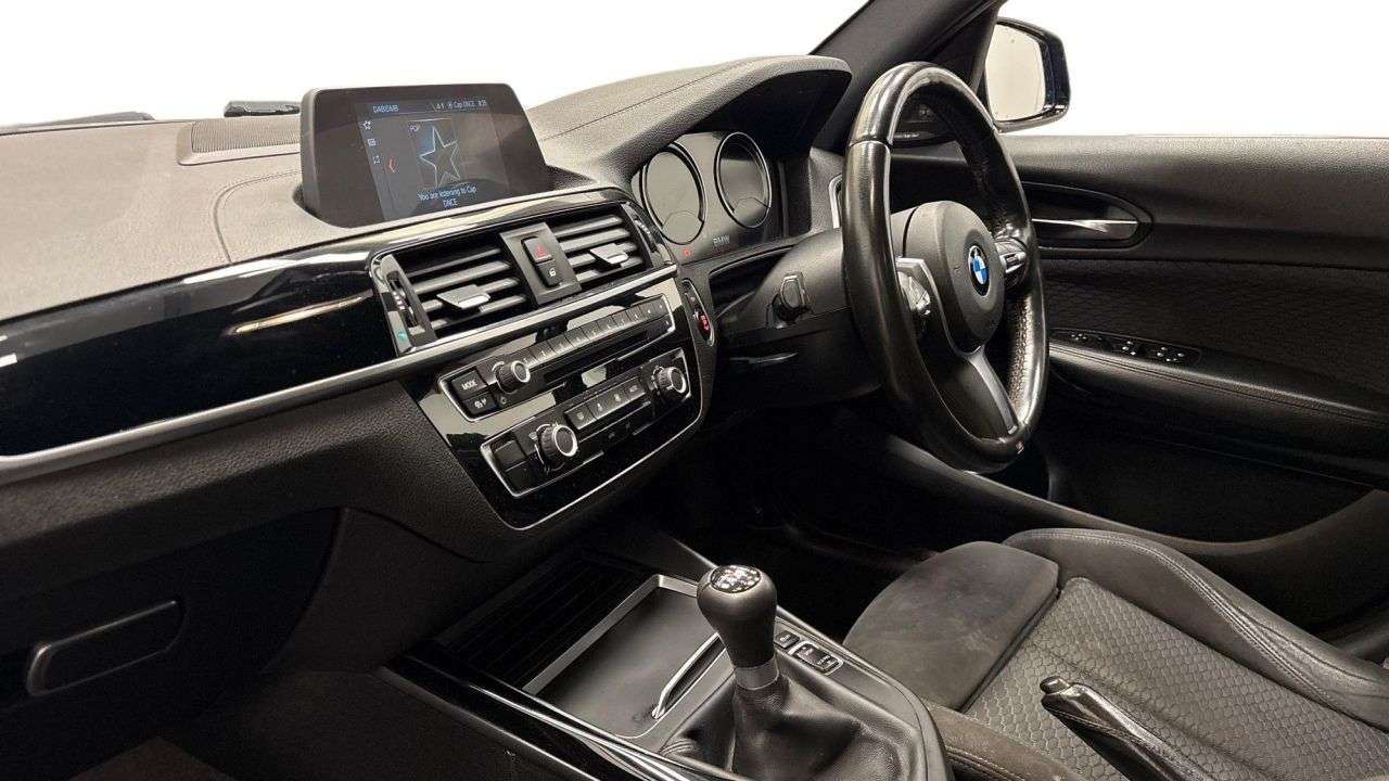 A 2018 BMW 1 SERIES 1.5 118i M Sport Shadow Edition Hatchback 5dr Petrol Manual Euro 6 (s/s) (1 A 2018 BMW 1 SERIES 1.5 118i M Sport Shadow Edition Hatchback 5dr Petrol Manual Euro 6 (s/s) (1