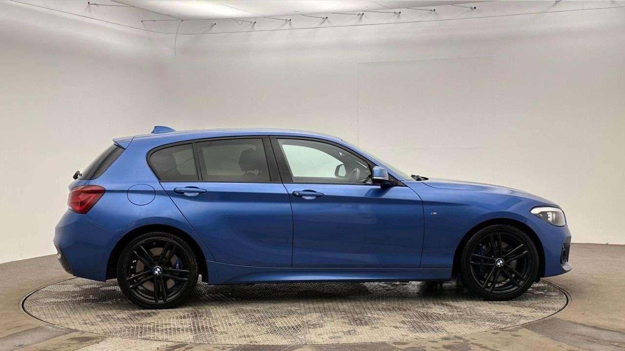A 2018 BMW 1 SERIES 1.5 118i M Sport Shadow Edition Hatchback 5dr Petrol Manual Euro 6 (s/s) (1 A 2018 BMW 1 SERIES 1.5 118i M Sport Shadow Edition Hatchback 5dr Petrol Manual Euro 6 (s/s) (1