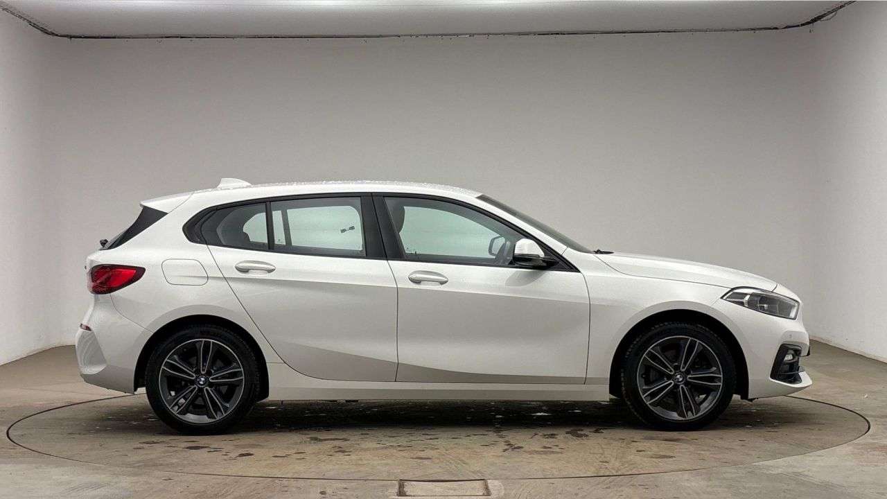 A 2022 BMW 1 SERIES 1.5 118i Sport (LCP) Hatchback 5dr Petrol Manual Euro 6 (s/s) (136 ps) A 2022 BMW 1 SERIES 1.5 118i Sport (LCP) Hatchback 5dr Petrol Manual Euro 6 (s/s) (136 ps)