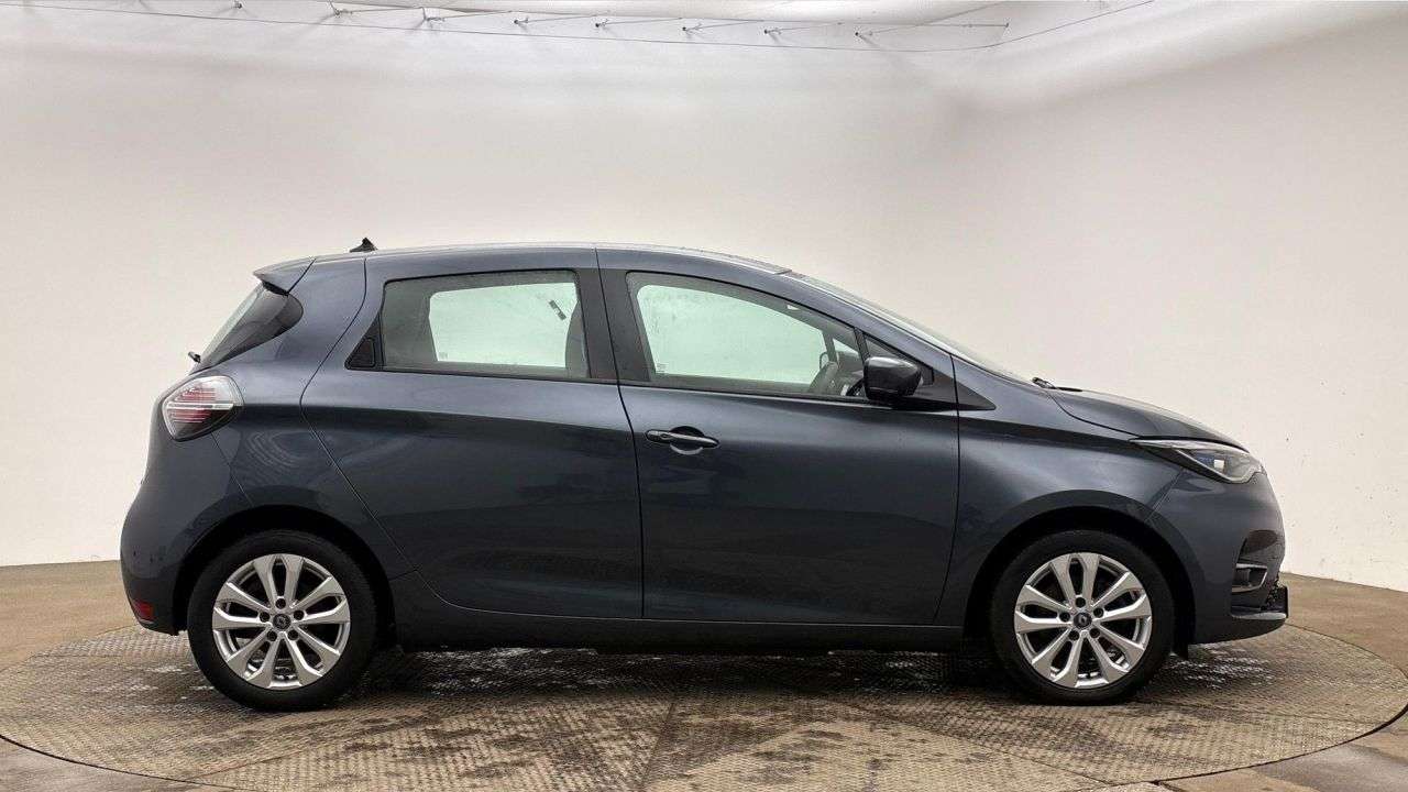 A 2020 RENAULT ZOE R135 52kWh Iconic Hatchback 5dr Electric Auto (i, Rapid Charge) (134 bhp) A 2020 RENAULT ZOE R135 52kWh Iconic Hatchback 5dr Electric Auto (i, Rapid Charge) (134 bhp)