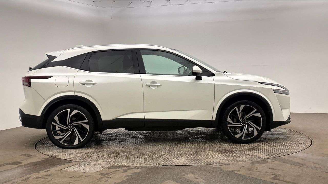 A 2021 NISSAN QASHQAI 1.3 DIG-T MHEV Tekna+ SUV 5dr Petrol Hybrid XTRON Euro 6 (s/s) (158 ps) A 2021 NISSAN QASHQAI 1.3 DIG-T MHEV Tekna+ SUV 5dr Petrol Hybrid XTRON Euro 6 (s/s) (158 ps)