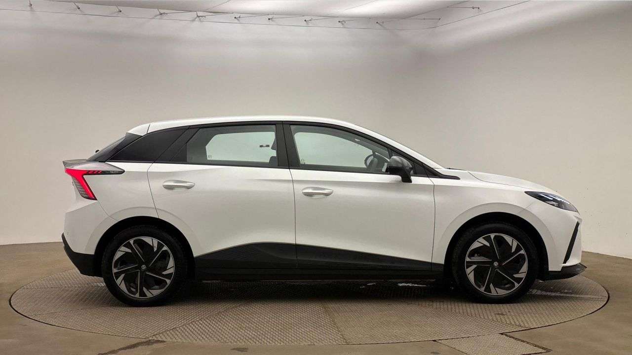 A 2025 MG MG 4 64kWh SE Long Range Hatchback 5dr Electric Auto (203 ps) A 2025 MG MG 4 64kWh SE Long Range Hatchback 5dr Electric Auto (203 ps)