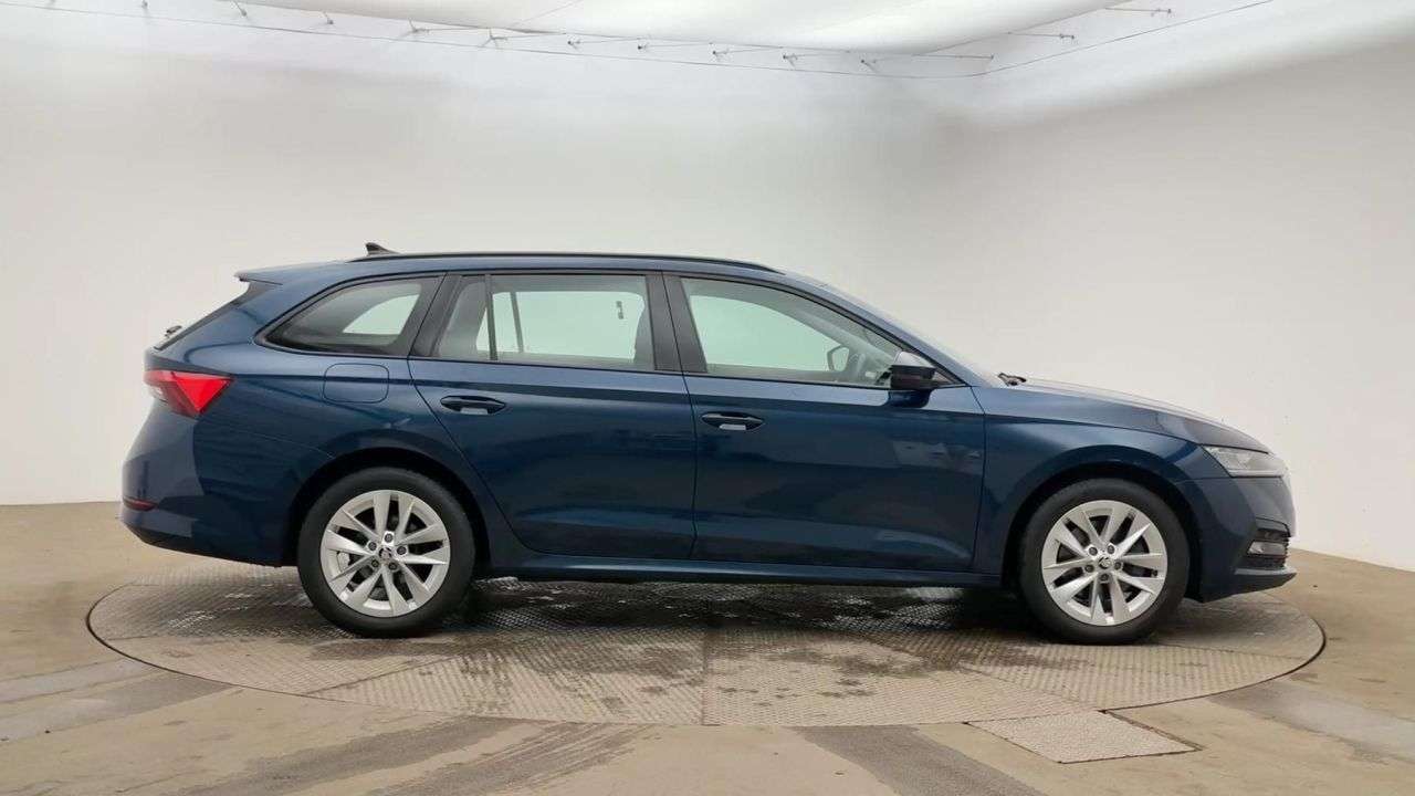 A 2023 SKODA OCTAVIA 1.4 TSI iV 13kWh SE Technology Estate 5dr Petrol Plug-in Hybrid DSG Euro 6 A 2023 SKODA OCTAVIA 1.4 TSI iV 13kWh SE Technology Estate 5dr Petrol Plug-in Hybrid DSG Euro 6