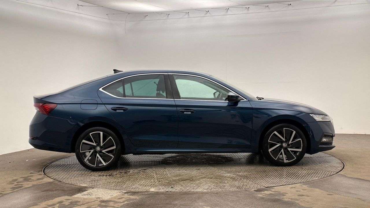 A 2023 SKODA OCTAVIA 1.4 TSI iV 13kWh SE L Hatchback 5dr Petrol Plug-in Hybrid DSG Euro 6 (s/s) A 2023 SKODA OCTAVIA 1.4 TSI iV 13kWh SE L Hatchback 5dr Petrol Plug-in Hybrid DSG Euro 6 (s/s)