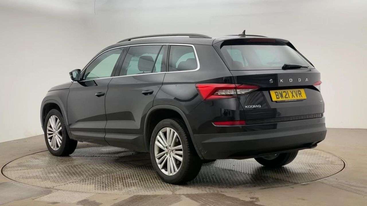 A 2021 SKODA KODIAQ 2.0 TSI SE L SUV 5dr Petrol DSG 4WD Euro 6 (s/s) (7 Seat) (190 ps) A 2021 SKODA KODIAQ 2.0 TSI SE L SUV 5dr Petrol DSG 4WD Euro 6 (s/s) (7 Seat) (190 ps)