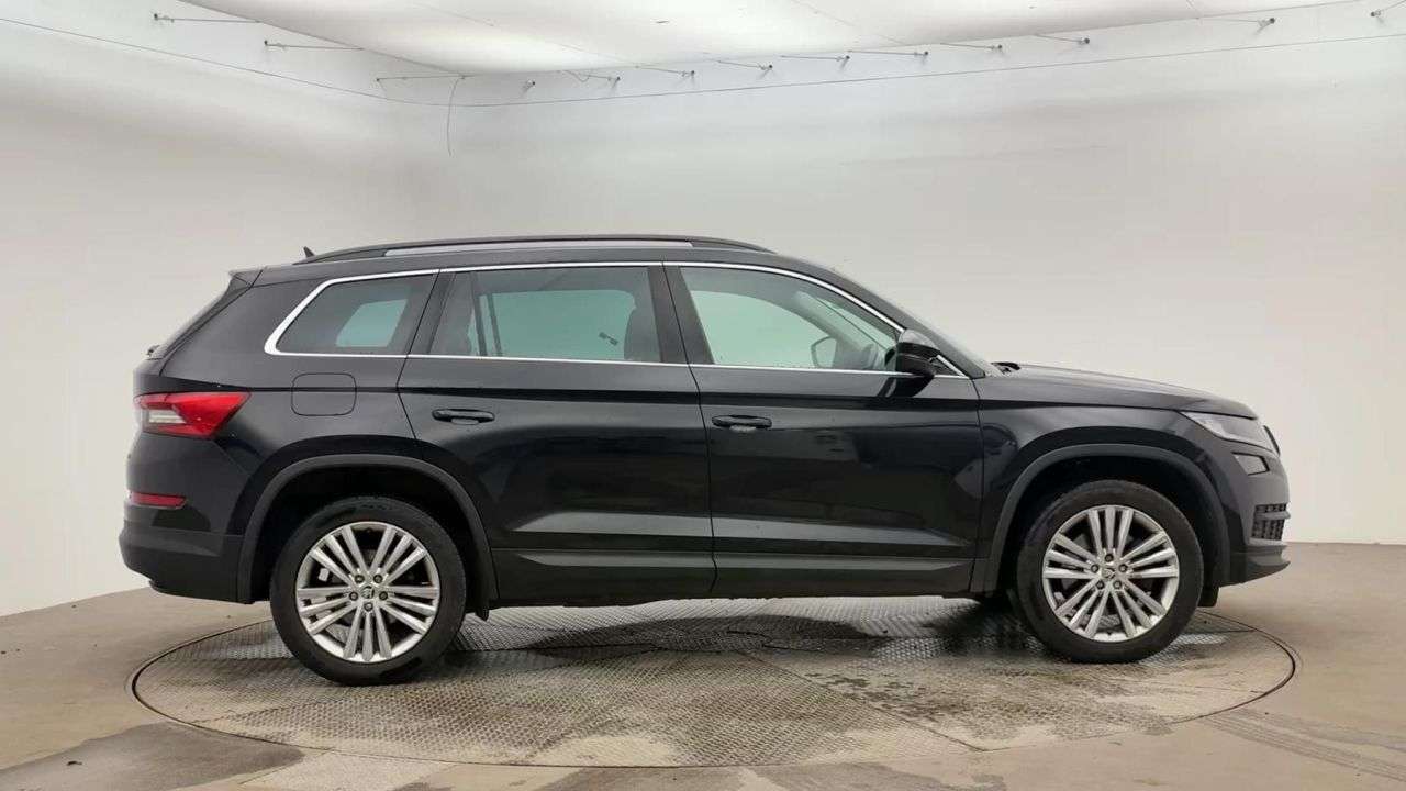 A 2021 SKODA KODIAQ 2.0 TSI SE L SUV 5dr Petrol DSG 4WD Euro 6 (s/s) (7 Seat) (190 ps) A 2021 SKODA KODIAQ 2.0 TSI SE L SUV 5dr Petrol DSG 4WD Euro 6 (s/s) (7 Seat) (190 ps)