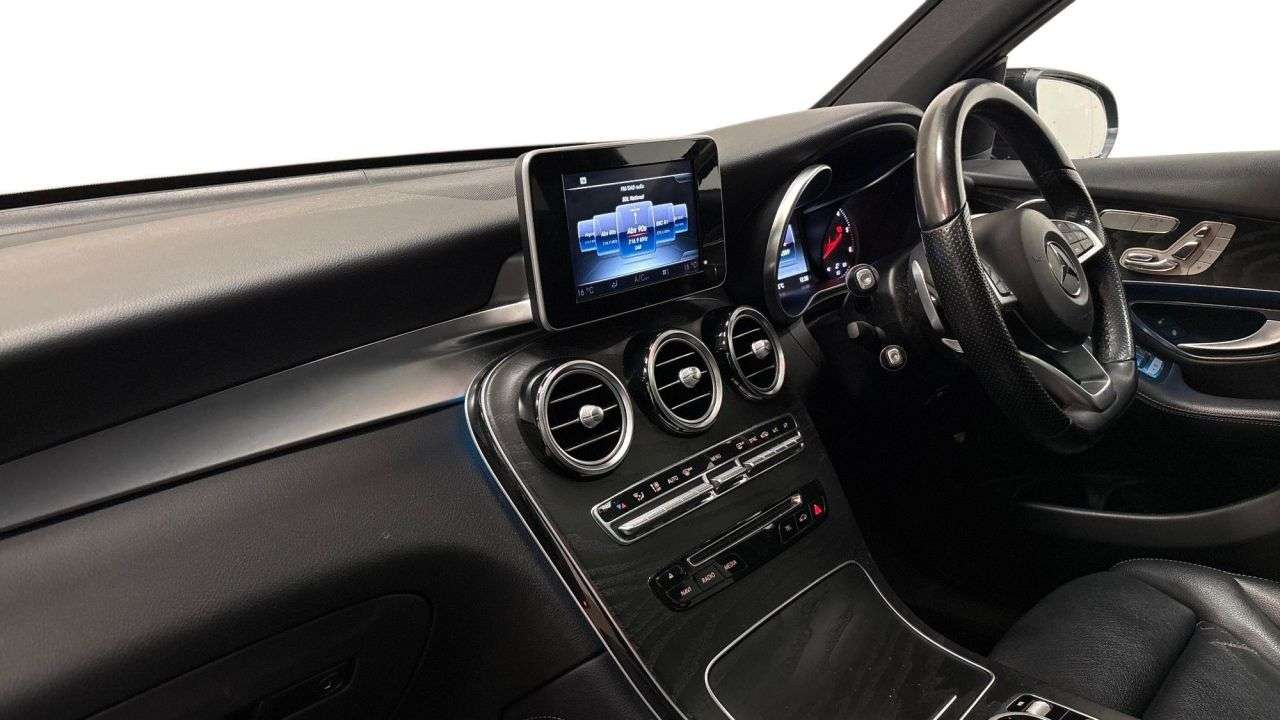 A 2017 MERCEDES-BENZ GLC CLASS 2.1 GLC220d AMG Line (Premium) SUV 5dr Diesel G-Tronic 4MATIC Euro 6 (s/s) A 2017 MERCEDES-BENZ GLC CLASS 2.1 GLC220d AMG Line (Premium) SUV 5dr Diesel G-Tronic 4MATIC Euro 6 (s/s)
