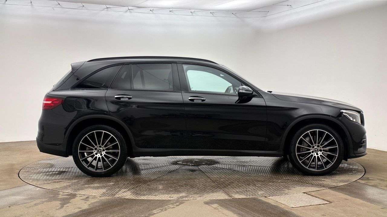 A 2017 MERCEDES-BENZ GLC CLASS 2.1 GLC220d AMG Line (Premium) SUV 5dr Diesel G-Tronic 4MATIC Euro 6 (s/s) A 2017 MERCEDES-BENZ GLC CLASS 2.1 GLC220d AMG Line (Premium) SUV 5dr Diesel G-Tronic 4MATIC Euro 6 (s/s)