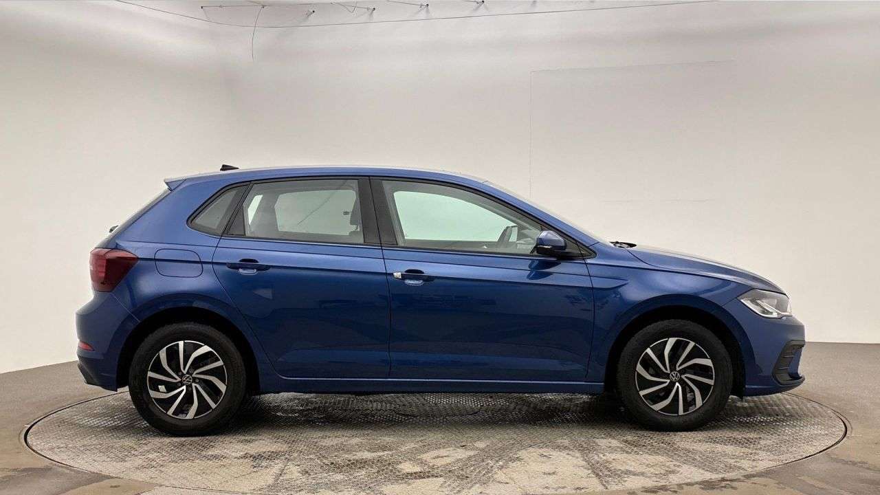 A 2022 VOLKSWAGEN POLO 1.0 TSI Life Hatchback 5dr Petrol Manual Euro 6 (s/s) (95 ps) A 2022 VOLKSWAGEN POLO 1.0 TSI Life Hatchback 5dr Petrol Manual Euro 6 (s/s) (95 ps)