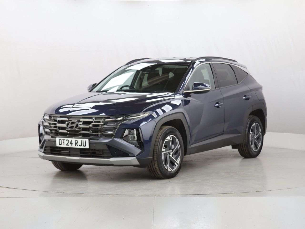 A 2024 HYUNDAI TUCSON 1.6 T-GDi Advance SUV 5dr Petrol Hybrid Auto Euro 6 (s/s) (215 ps) A 2024 HYUNDAI TUCSON 1.6 T-GDi Advance SUV 5dr Petrol Hybrid Auto Euro 6 (s/s) (215 ps)