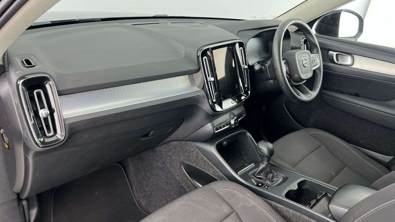 2021 VOLVO XC40 2021 VOLVO XC40