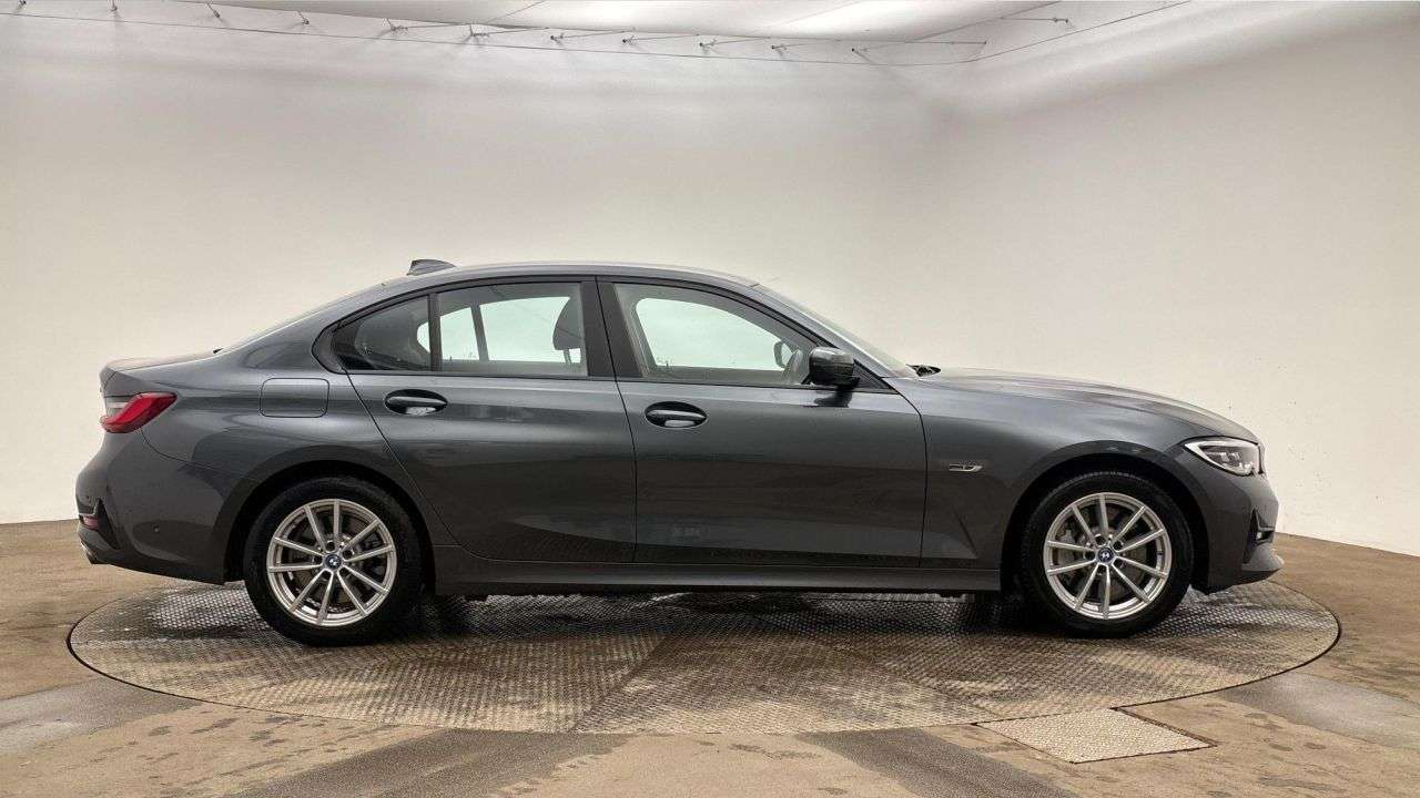 A 2022 BMW 3 SERIES 2.0 330e 12kWh SE Pro Saloon 4dr Petrol Plug-in Hybrid Auto Euro 6 (s/s) (2 A 2022 BMW 3 SERIES 2.0 330e 12kWh SE Pro Saloon 4dr Petrol Plug-in Hybrid Auto Euro 6 (s/s) (2