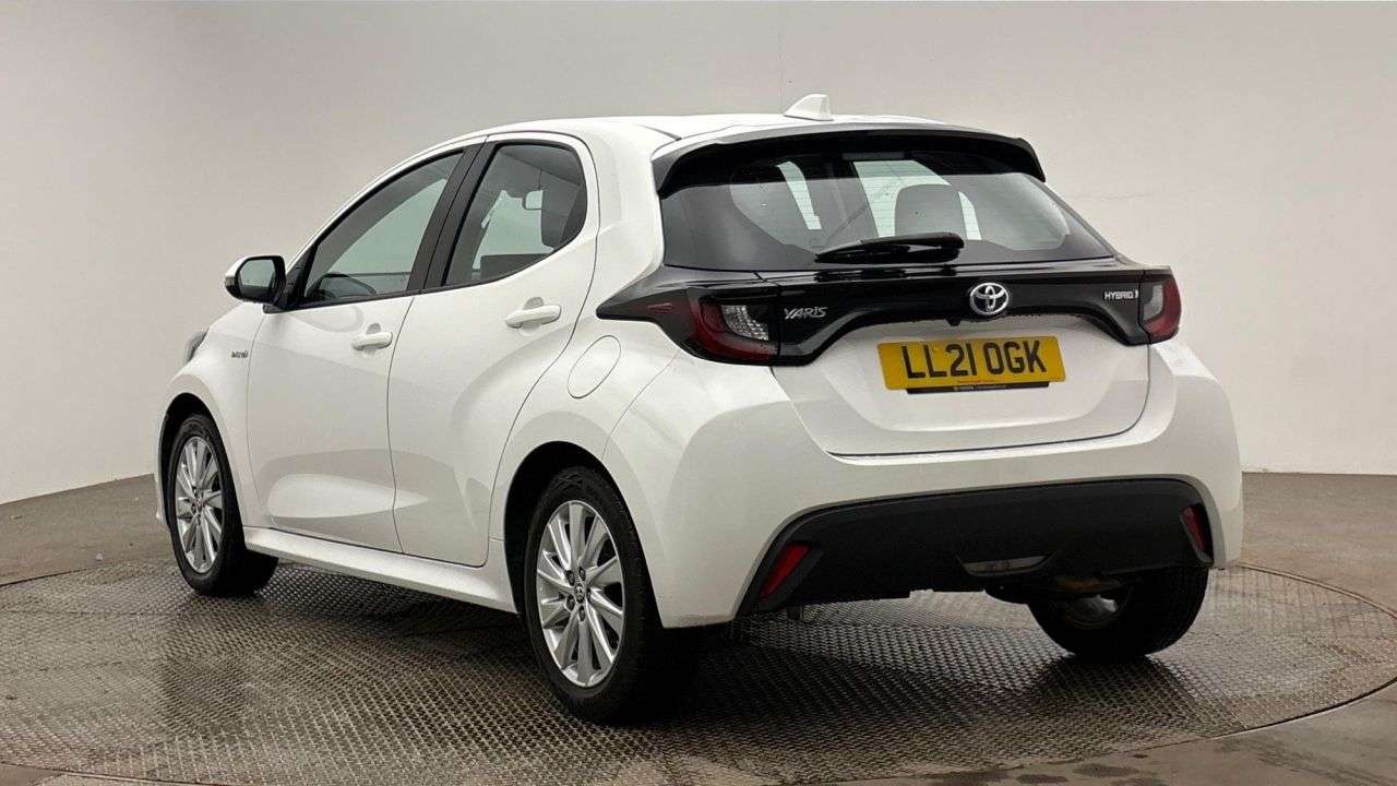 A 2021 TOYOTA YARIS 1.5 VVT-h Icon Hatchback 5dr Petrol Hybrid E-CVT Euro 6 (s/s) (116 ps) A 2021 TOYOTA YARIS 1.5 VVT-h Icon Hatchback 5dr Petrol Hybrid E-CVT Euro 6 (s/s) (116 ps)