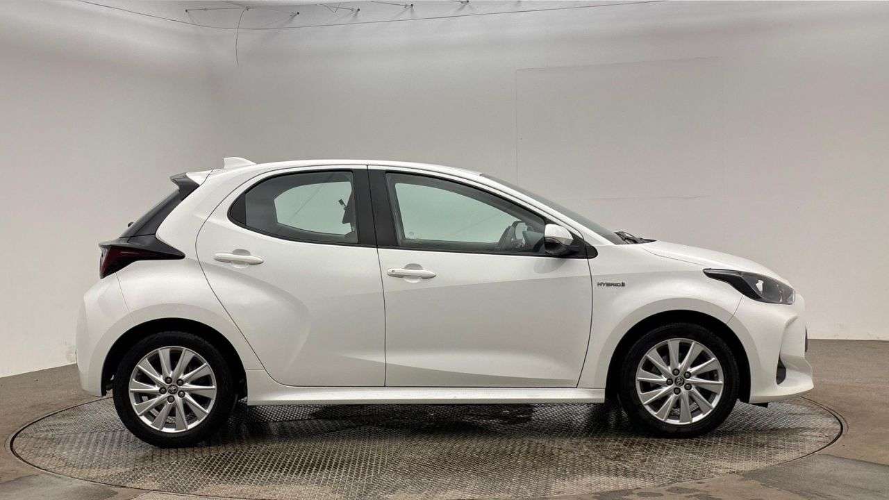 A 2021 TOYOTA YARIS 1.5 VVT-h Icon Hatchback 5dr Petrol Hybrid E-CVT Euro 6 (s/s) (116 ps) A 2021 TOYOTA YARIS 1.5 VVT-h Icon Hatchback 5dr Petrol Hybrid E-CVT Euro 6 (s/s) (116 ps)