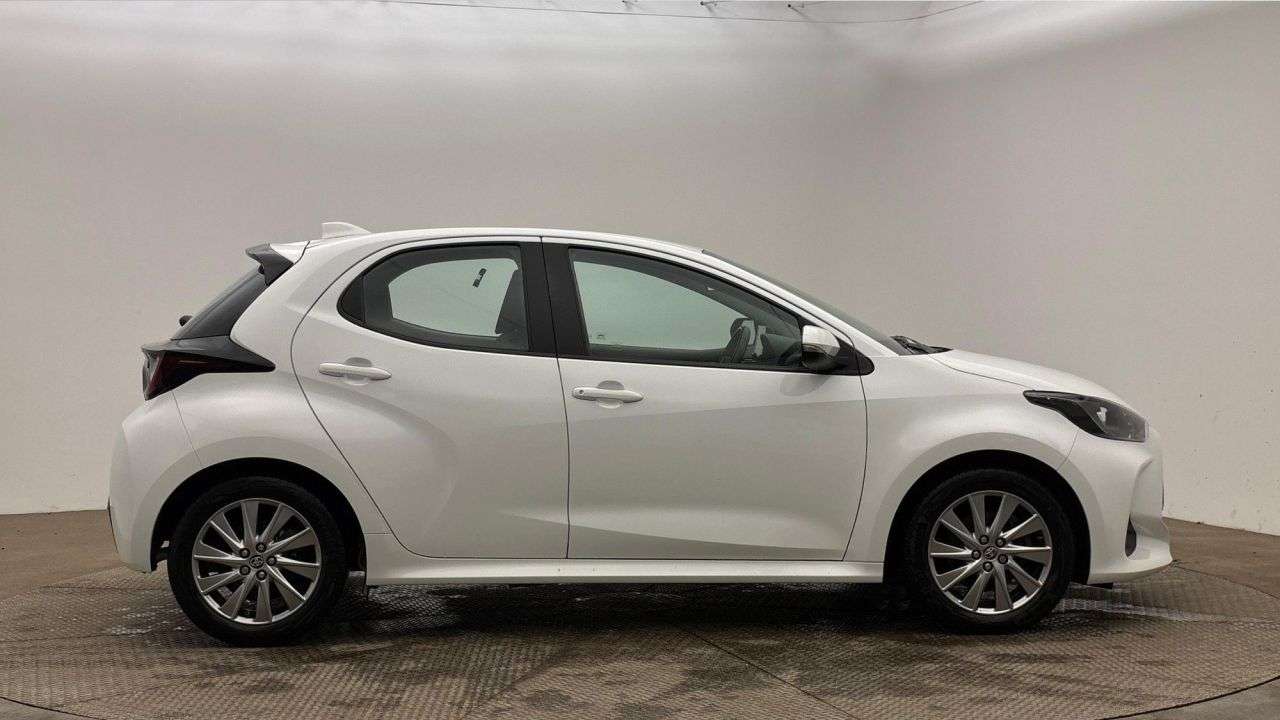 A 2023 TOYOTA YARIS 1.5 VVT-h Icon Hatchback 5dr Petrol Hybrid E-CVT Euro 6 (s/s) (116 ps) A 2023 TOYOTA YARIS 1.5 VVT-h Icon Hatchback 5dr Petrol Hybrid E-CVT Euro 6 (s/s) (116 ps)