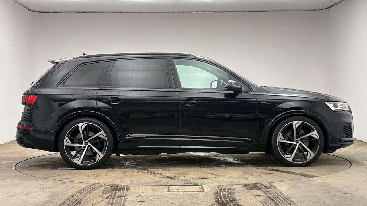 A 2022 AUDI Q7 3.0 TFSI V6 55 Black Edition SUV 5dr Petrol Tiptronic quattro Euro 6 (s/s) A 2022 AUDI Q7 3.0 TFSI V6 55 Black Edition SUV 5dr Petrol Tiptronic quattro Euro 6 (s/s)