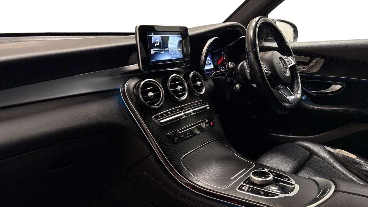 A 2017 MERCEDES-BENZ GLC CLASS 2.1 GLC250d AMG Line (Premium) SUV 5dr Diesel G-Tronic 4MATIC Euro 6 (s/s) A 2017 MERCEDES-BENZ GLC CLASS 2.1 GLC250d AMG Line (Premium) SUV 5dr Diesel G-Tronic 4MATIC Euro 6 (s/s)