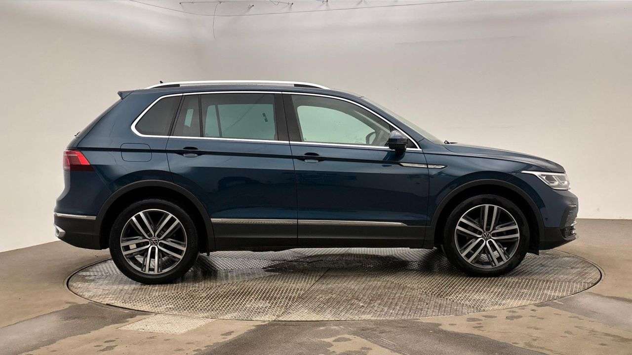 A 2022 VOLKSWAGEN TIGUAN 1.5 TSI Elegance SUV 5dr Petrol DSG Euro 6 (s/s) (150 ps) A 2022 VOLKSWAGEN TIGUAN 1.5 TSI Elegance SUV 5dr Petrol DSG Euro 6 (s/s) (150 ps)
