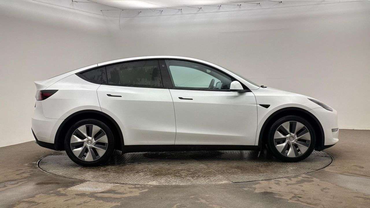 A 2023 TESLA MODEL Y (Dual Motor) Long Range SUV 5dr Electric Auto 4WDE (384 bhp) A 2023 TESLA MODEL Y (Dual Motor) Long Range SUV 5dr Electric Auto 4WDE (384 bhp)