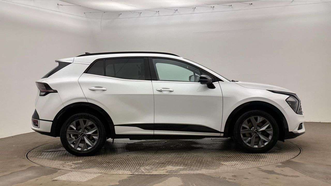 A 2022 KIA SPORTAGE 1.6 h T-GDi GT-Line SUV 5dr Petrol Hybrid Auto Euro 6 (s/s) (226 bhp) A 2022 KIA SPORTAGE 1.6 h T-GDi GT-Line SUV 5dr Petrol Hybrid Auto Euro 6 (s/s) (226 bhp)