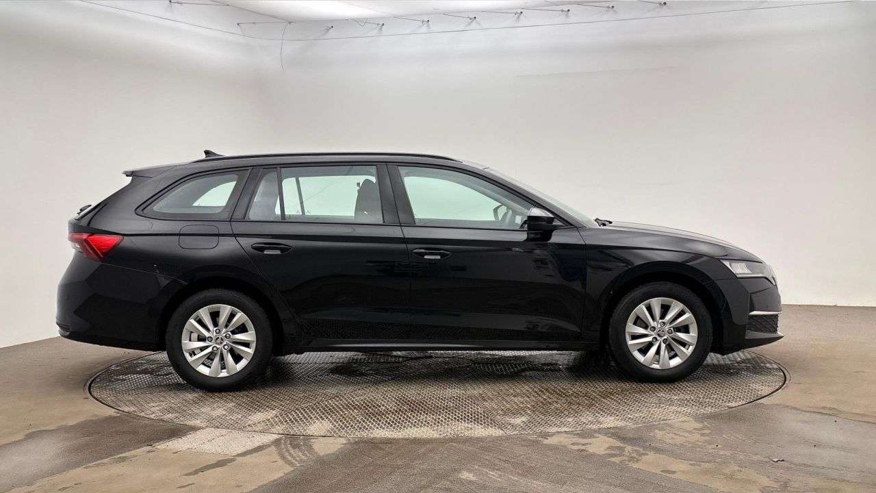 A 2024 SKODA OCTAVIA 1.5 TSI e-TEC MHEV ACT SE Technology Estate 5dr Petrol Hybrid DSG Euro 6 (s A 2024 SKODA OCTAVIA 1.5 TSI e-TEC MHEV ACT SE Technology Estate 5dr Petrol Hybrid DSG Euro 6 (s