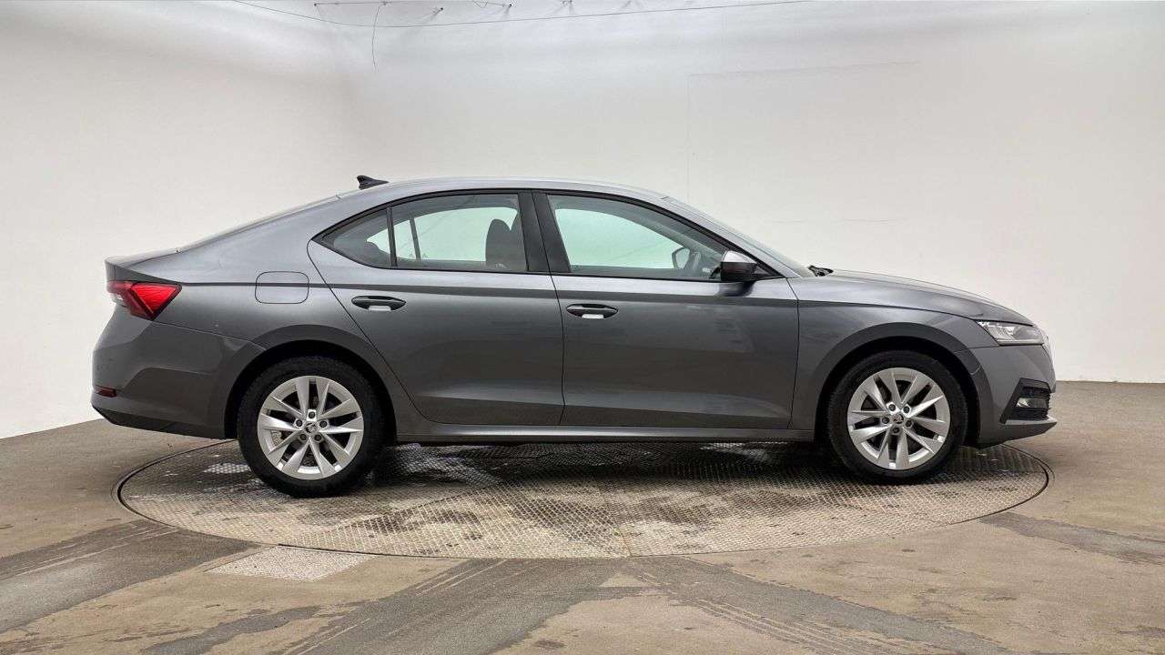 A 2023 SKODA OCTAVIA 1.4 TSI iV 13kWh SE Technology Hatchback 5dr Petrol Plug-in Hybrid DSG Euro A 2023 SKODA OCTAVIA 1.4 TSI iV 13kWh SE Technology Hatchback 5dr Petrol Plug-in Hybrid DSG Euro