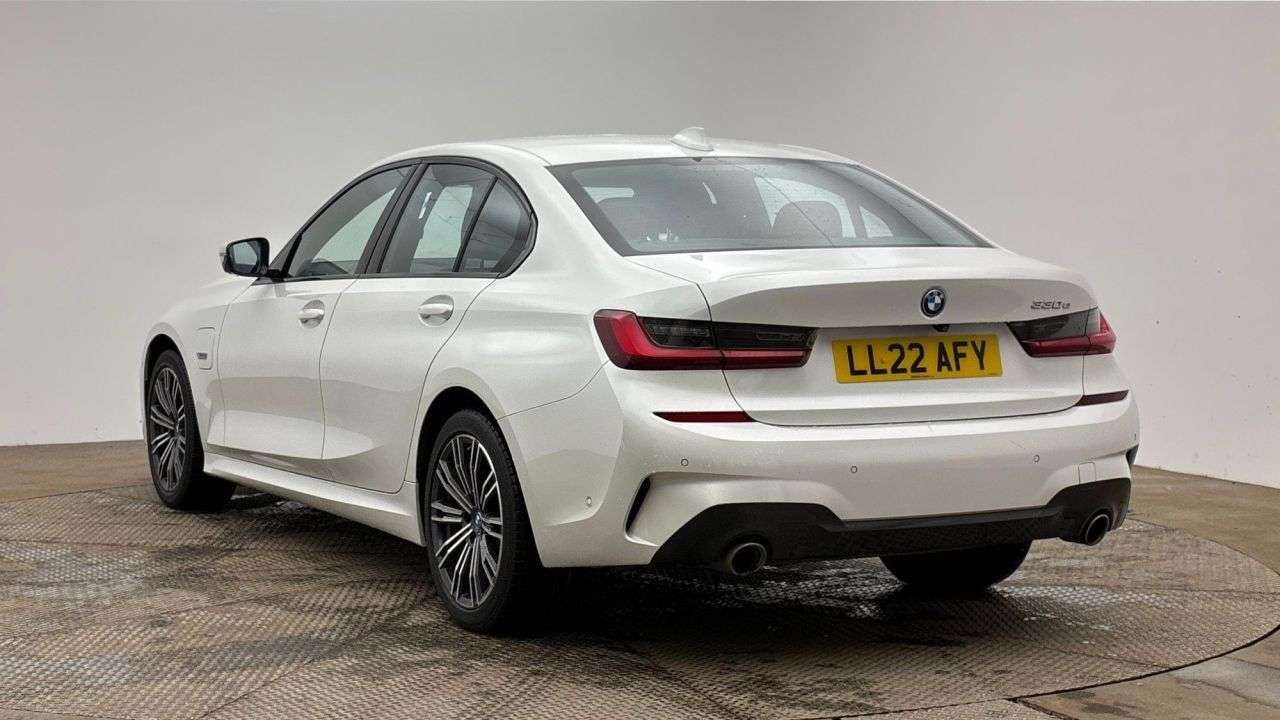 A 2022 BMW 3 SERIES 2.0 330e 12kWh M Sport Saloon 4dr Petrol Plug-in Hybrid Auto Euro 6 (s/s) ( A 2022 BMW 3 SERIES 2.0 330e 12kWh M Sport Saloon 4dr Petrol Plug-in Hybrid Auto Euro 6 (s/s) (