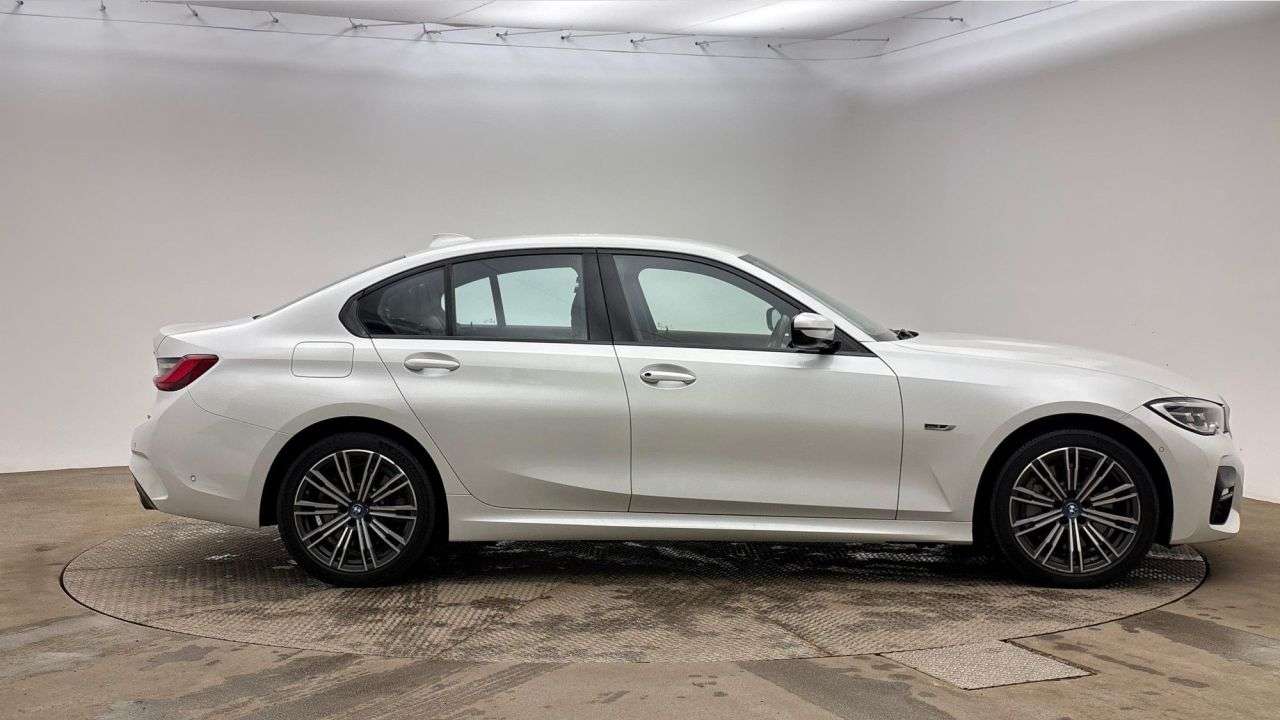 A 2022 BMW 3 SERIES 2.0 330e 12kWh M Sport Saloon 4dr Petrol Plug-in Hybrid Auto Euro 6 (s/s) ( A 2022 BMW 3 SERIES 2.0 330e 12kWh M Sport Saloon 4dr Petrol Plug-in Hybrid Auto Euro 6 (s/s) (