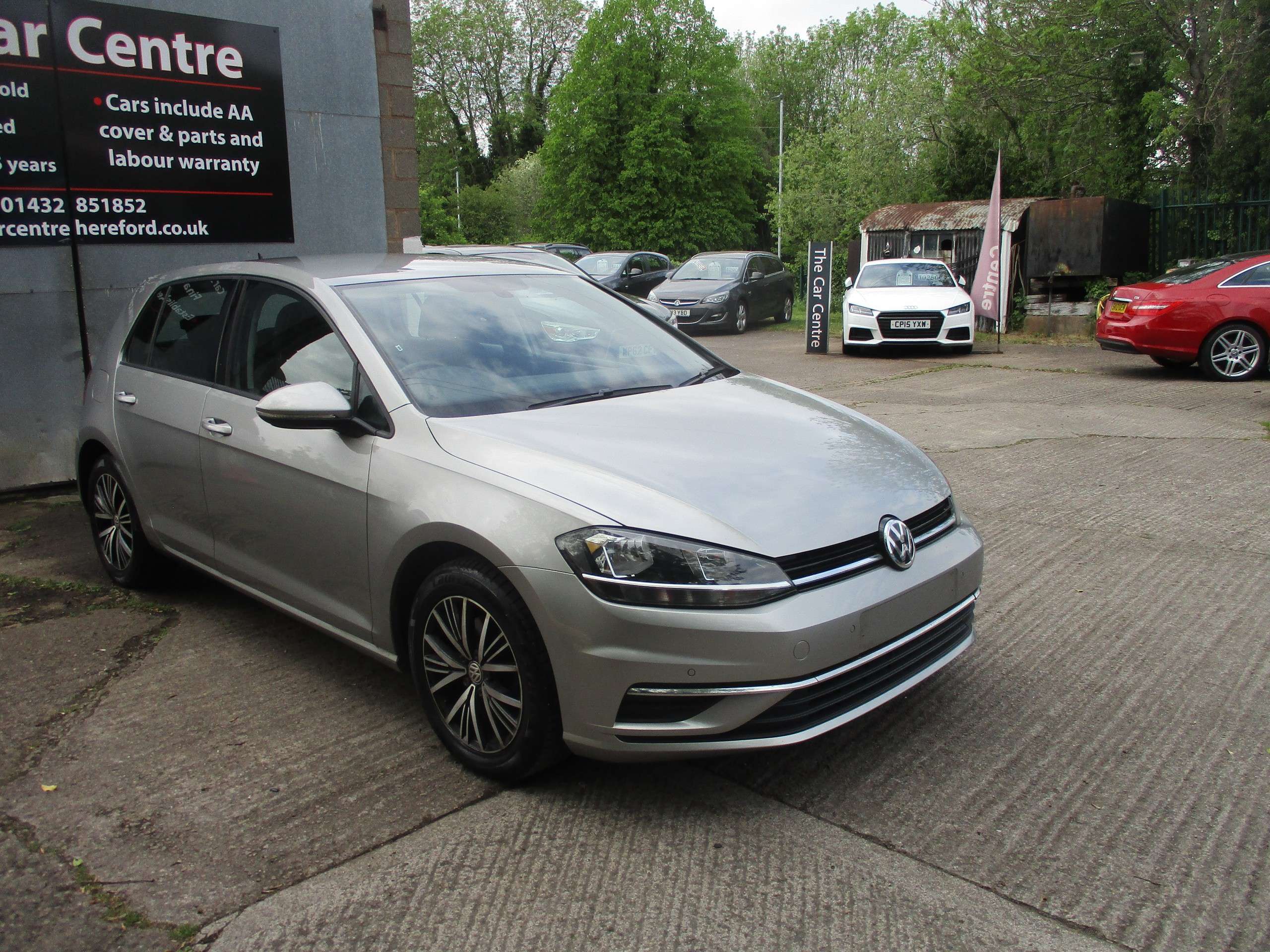 A 2017 VOLKSWAGEN GOLF 1.4 TSI SE Nav Hatchback 5dr Petrol Manual Euro 6 (s/s) (125 ps) A 2017 VOLKSWAGEN GOLF 1.4 TSI SE Nav Hatchback 5dr Petrol Manual Euro 6 (s/s) (125 ps)
