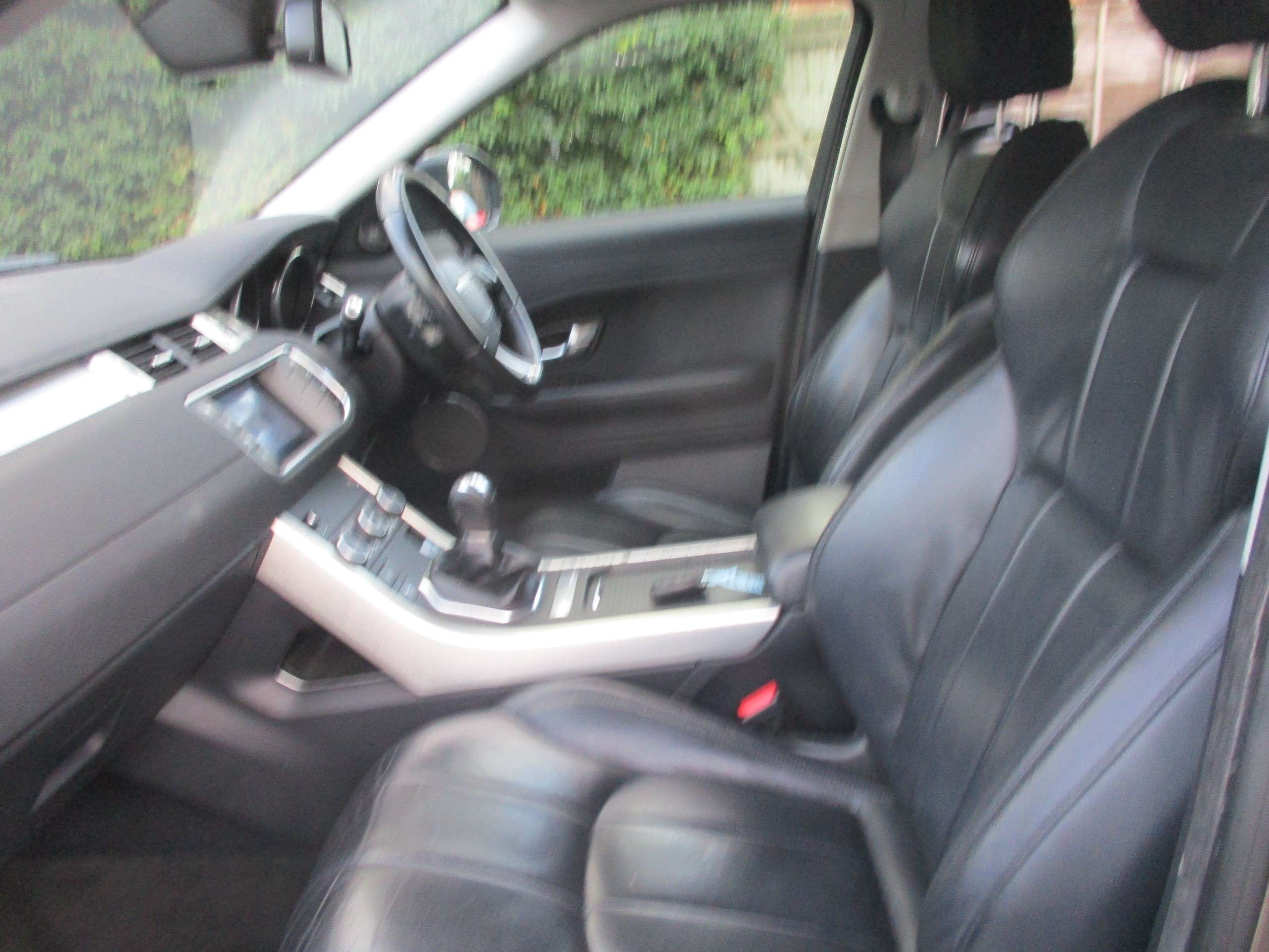 A 2016 LAND ROVER RANGE ROVER EVOQUE 2.0 eD4 SE SUV 5dr Diesel Manual FWD Euro 6 (s/s) (150 ps) A 2016 LAND ROVER RANGE ROVER EVOQUE 2.0 eD4 SE SUV 5dr Diesel Manual FWD Euro 6 (s/s) (150 ps)