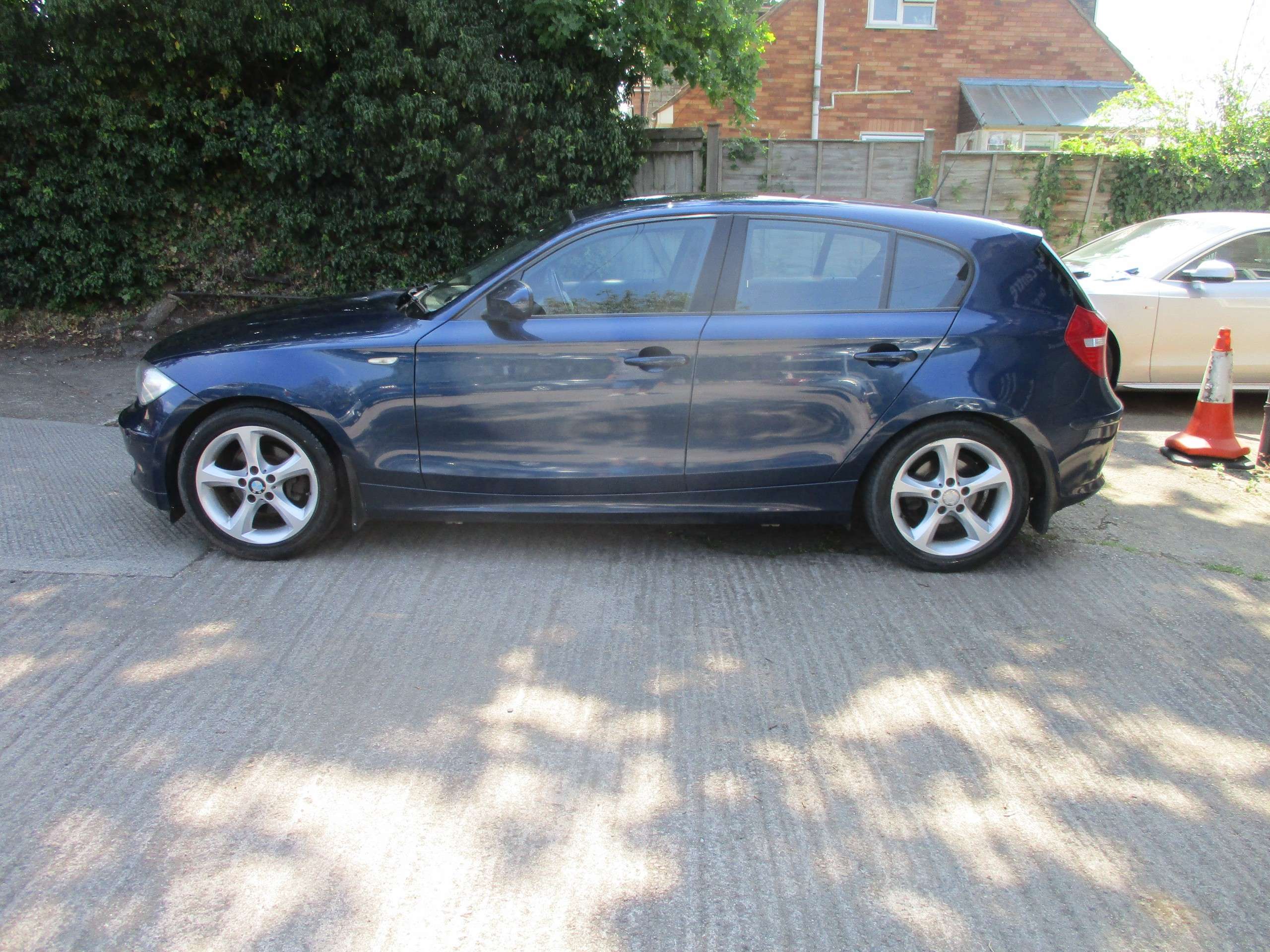 A 2010 BMW 1 SERIES 2.0 116i SE Hatchback 5dr Petrol Manual Euro 5 (122 ps) A 2010 BMW 1 SERIES 2.0 116i SE Hatchback 5dr Petrol Manual Euro 5 (122 ps)