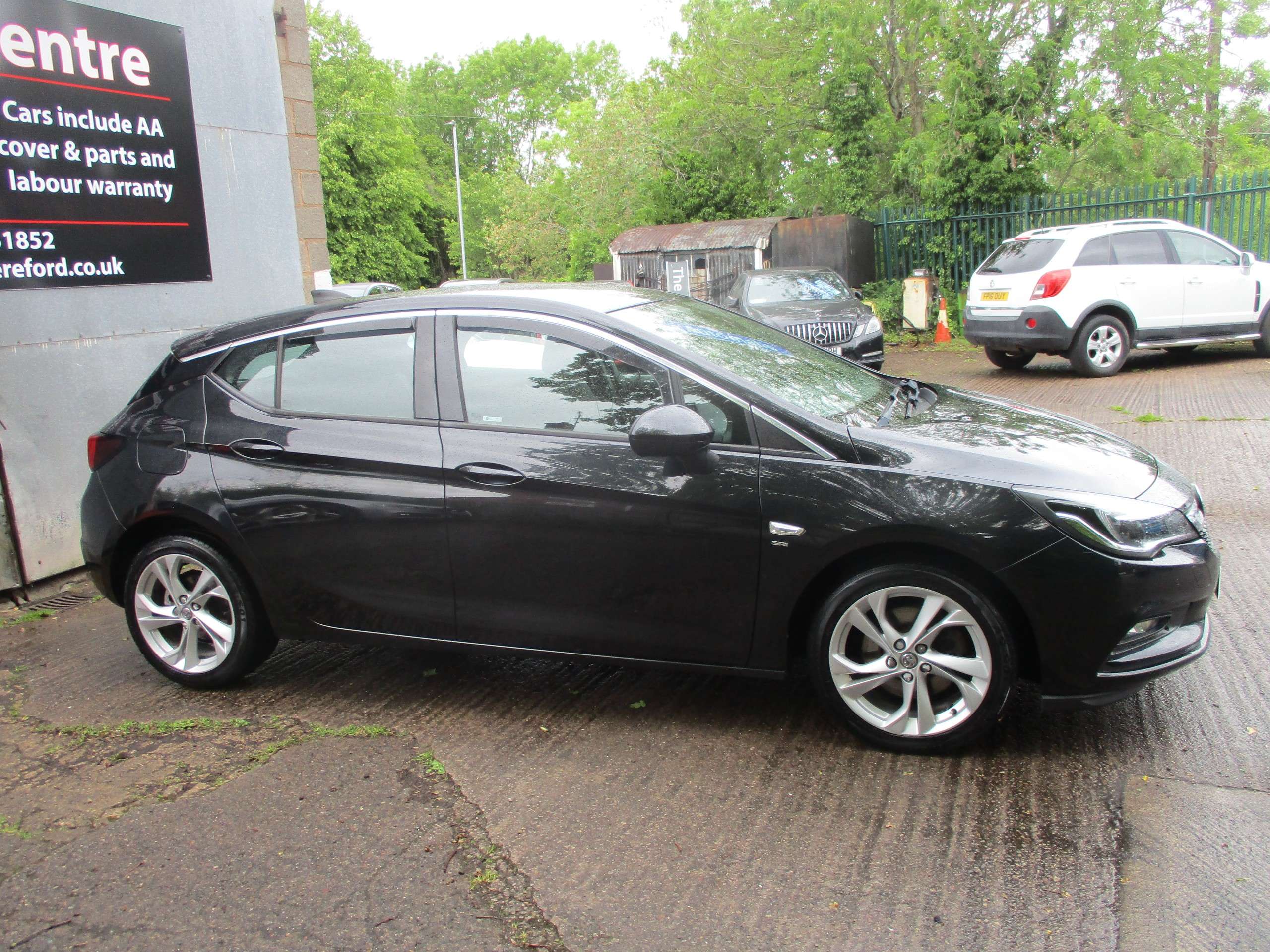 A 2016 VAUXHALL ASTRA 1.6 CDTi BlueInjection SRi Nav Hatchback 5dr Diesel Auto Euro 6 (136 ps) A 2016 VAUXHALL ASTRA 1.6 CDTi BlueInjection SRi Nav Hatchback 5dr Diesel Auto Euro 6 (136 ps)