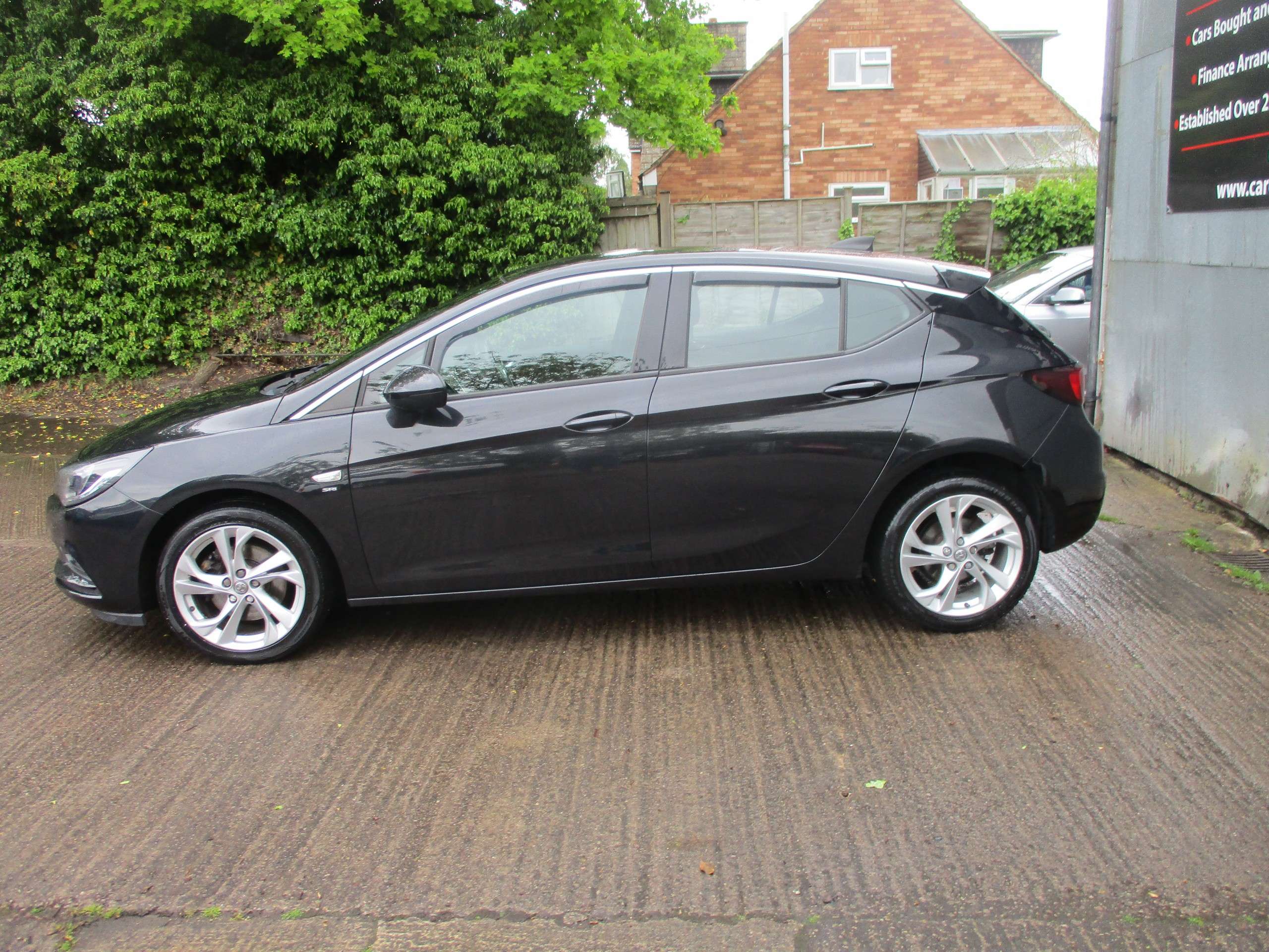 A 2016 VAUXHALL ASTRA 1.6 CDTi BlueInjection SRi Nav Hatchback 5dr Diesel Auto Euro 6 (136 ps) A 2016 VAUXHALL ASTRA 1.6 CDTi BlueInjection SRi Nav Hatchback 5dr Diesel Auto Euro 6 (136 ps)