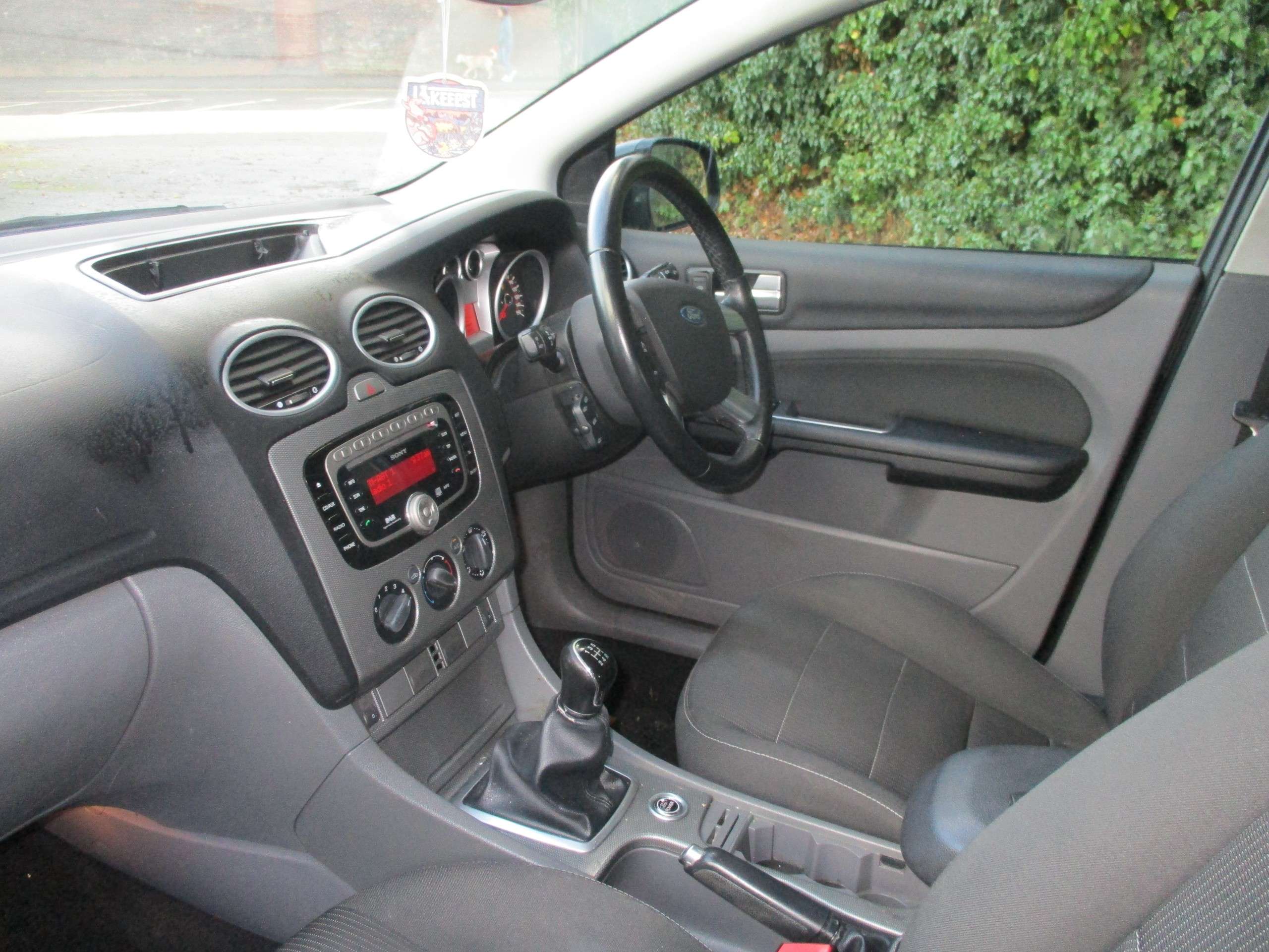 A 2011 FORD FOCUS 1.6 Titanium Hatchback 5dr Petrol Manual (159 g/km, 99 bhp) A 2011 FORD FOCUS 1.6 Titanium Hatchback 5dr Petrol Manual (159 g/km, 99 bhp)