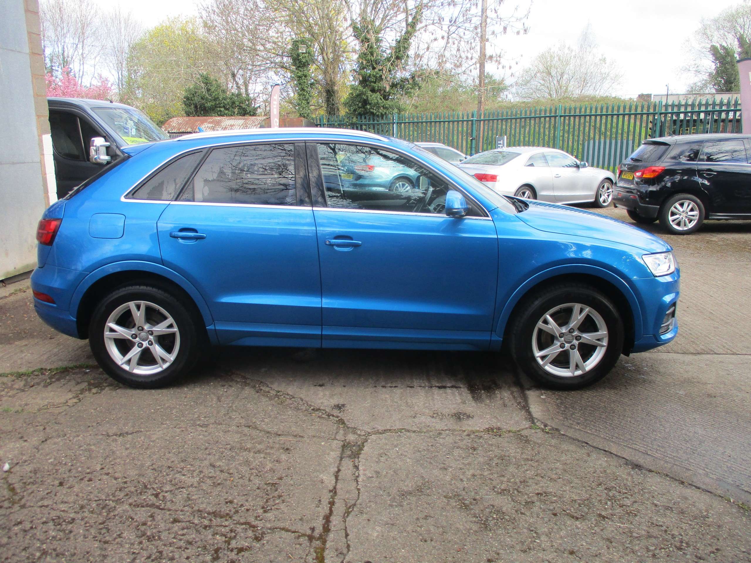 A 2015 AUDI Q3 2.0 TDI SE SUV 5dr Diesel Manual quattro Euro 6 (s/s) (150 ps) A 2015 AUDI Q3 2.0 TDI SE SUV 5dr Diesel Manual quattro Euro 6 (s/s) (150 ps)