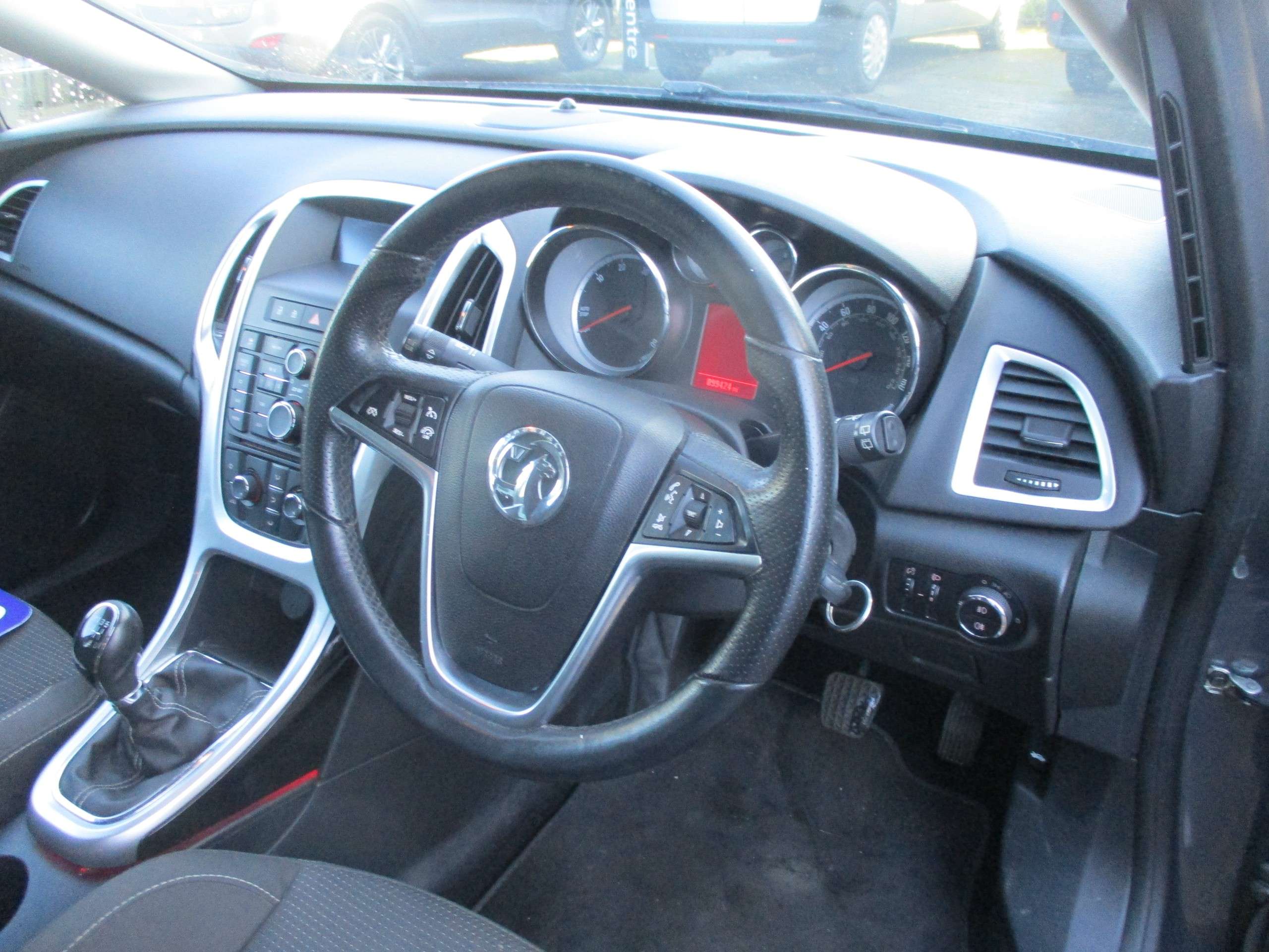 A 2012 VAUXHALL ASTRA 1.4 16v Active Hatchback 5dr Petrol Manual Euro 5 (100 ps) A 2012 VAUXHALL ASTRA 1.4 16v Active Hatchback 5dr Petrol Manual Euro 5 (100 ps)