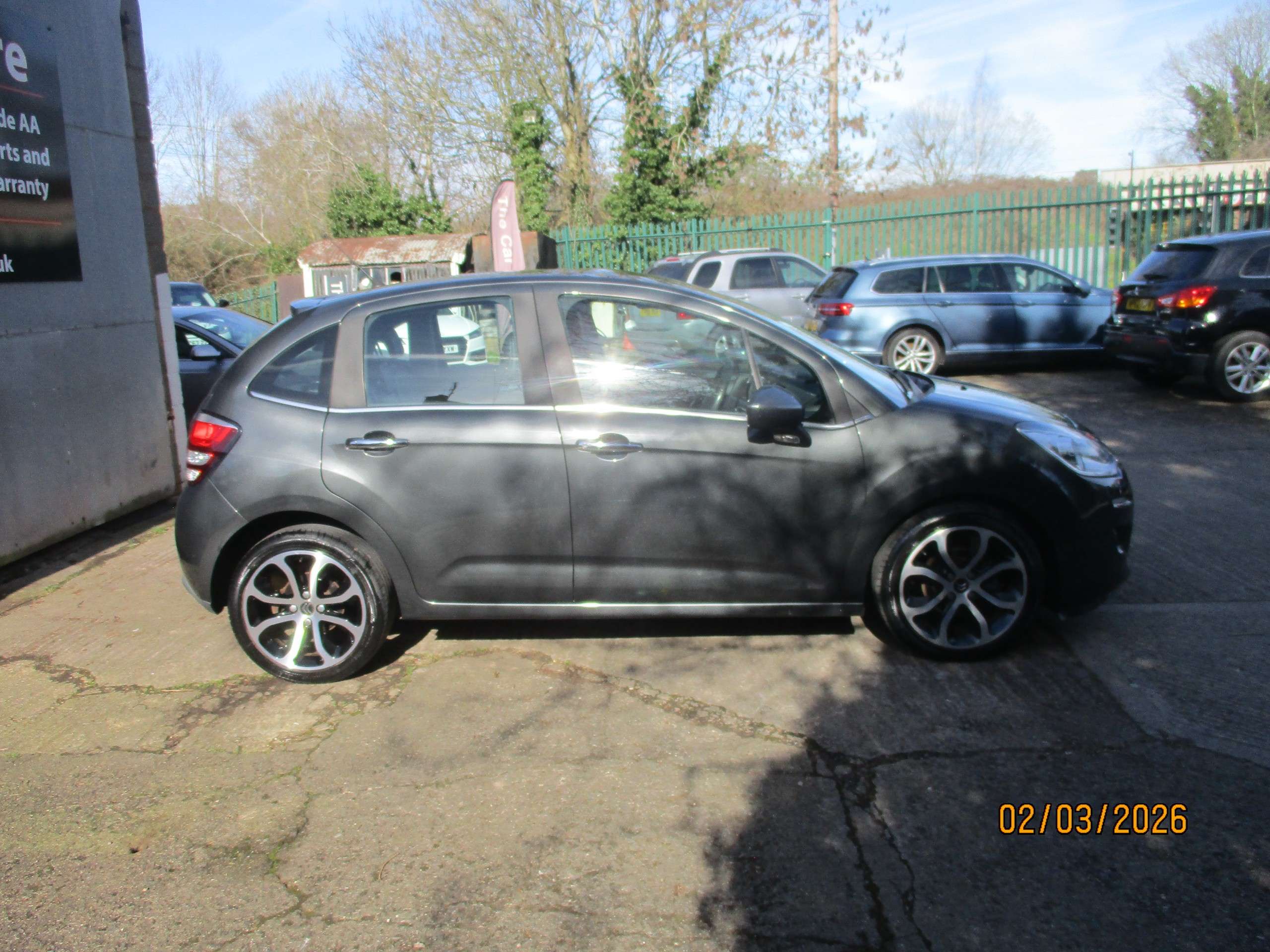 A 2014 CITROEN C3 1.6 e-HDi Airdream Exclusive Hatchback 5dr Diesel Manual Euro 5 (s/s) (90 ps) A 2014 CITROEN C3 1.6 e-HDi Airdream Exclusive Hatchback 5dr Diesel Manual Euro 5 (s/s) (90 ps)