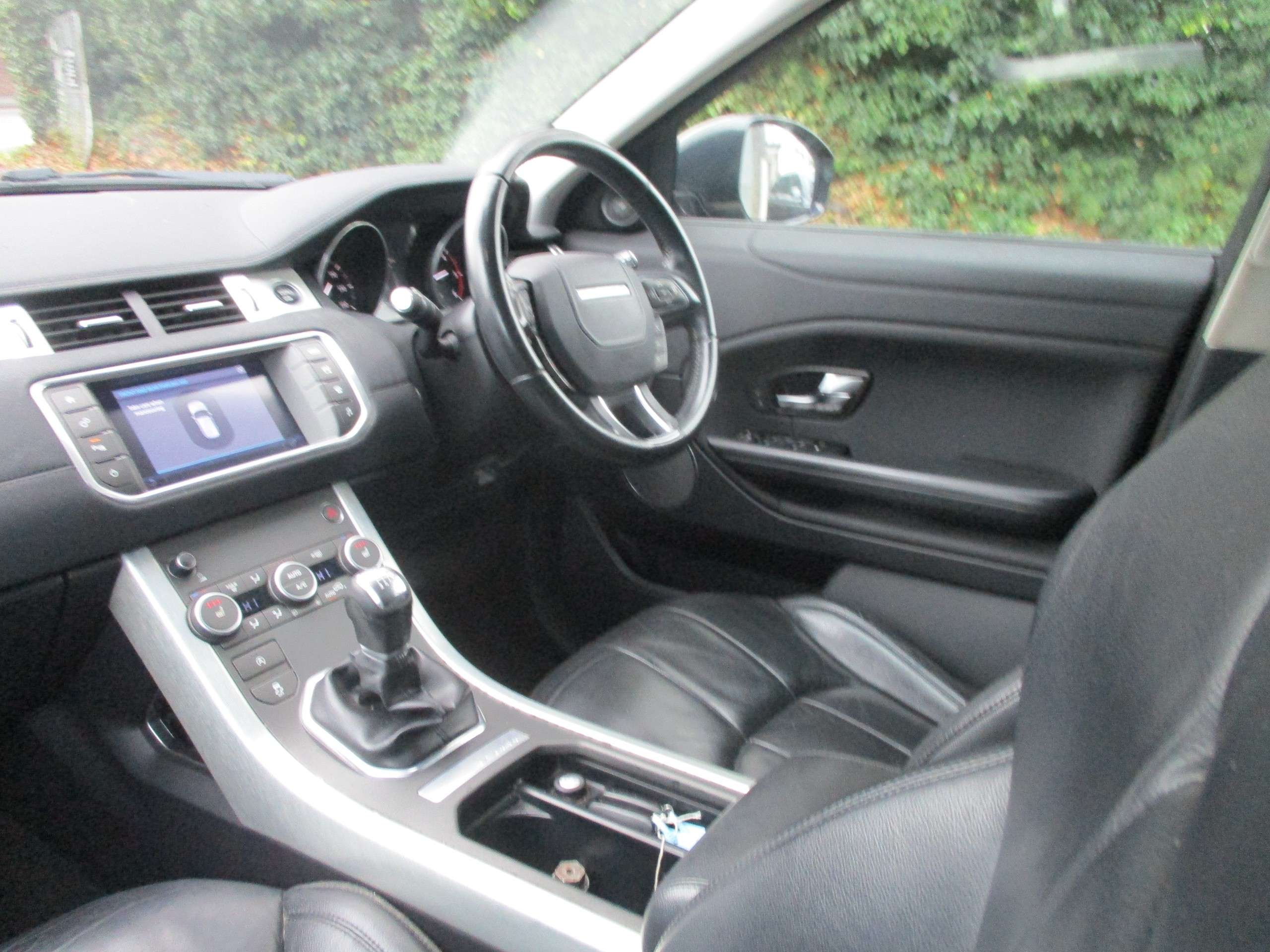 A 2016 LAND ROVER RANGE ROVER EVOQUE 2.0 eD4 SE SUV 5dr Diesel Manual FWD Euro 6 (s/s) (150 ps) A 2016 LAND ROVER RANGE ROVER EVOQUE 2.0 eD4 SE SUV 5dr Diesel Manual FWD Euro 6 (s/s) (150 ps)