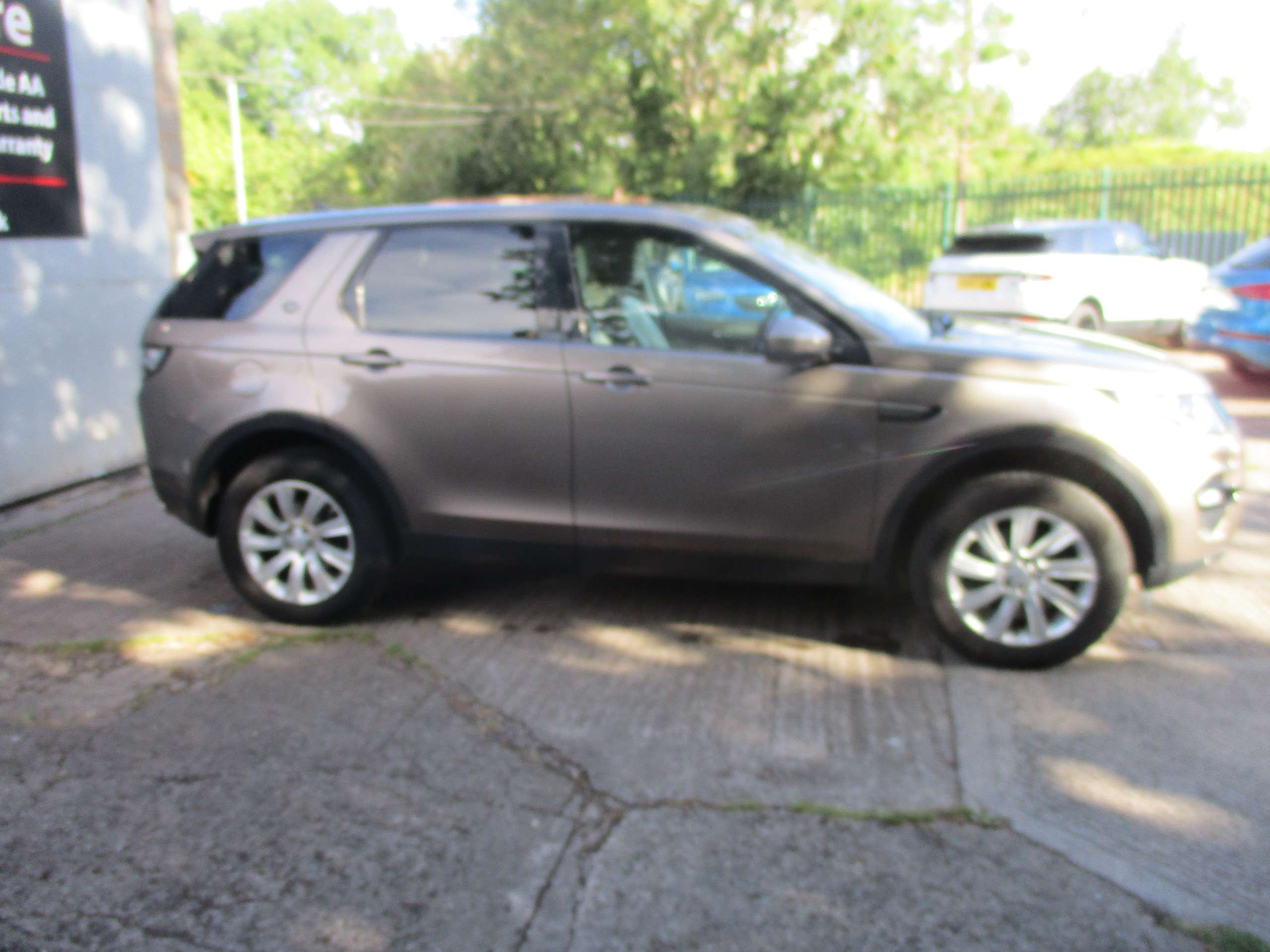 A 2016 LAND ROVER DISCOVERY SPORT 2.0 TD4 SE Tech SUV 5dr Diesel Auto 4WD Euro 6 (s/s) (180 ps) A 2016 LAND ROVER DISCOVERY SPORT 2.0 TD4 SE Tech SUV 5dr Diesel Auto 4WD Euro 6 (s/s) (180 ps)