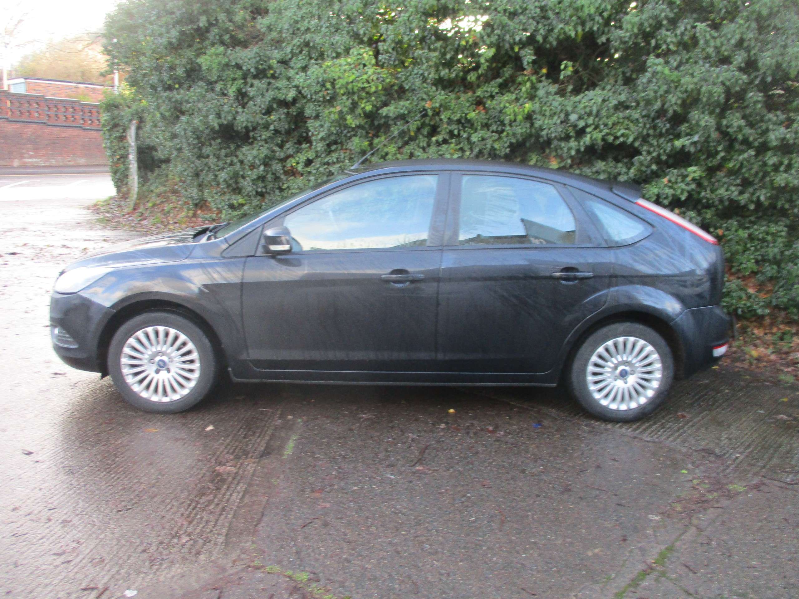 A 2011 FORD FOCUS 1.6 Titanium Hatchback 5dr Petrol Manual (159 g/km, 99 bhp) A 2011 FORD FOCUS 1.6 Titanium Hatchback 5dr Petrol Manual (159 g/km, 99 bhp)