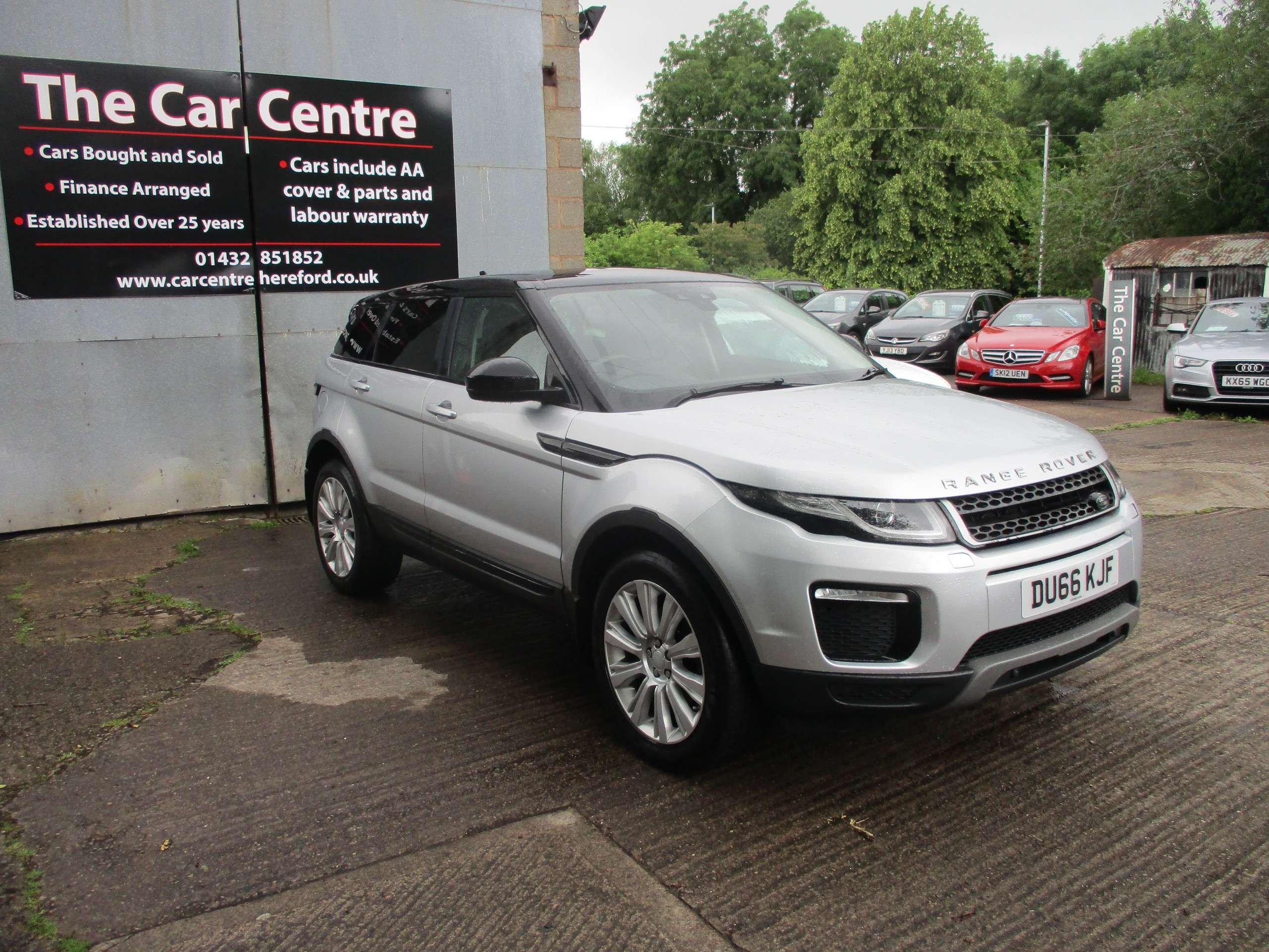 A 2016 LAND ROVER RANGE ROVER EVOQUE 2.0 TD4 SE Tech SUV 5dr Diesel Manual 4WD Euro 6 (s/s) (180 ps) A 2016 LAND ROVER RANGE ROVER EVOQUE 2.0 TD4 SE Tech SUV 5dr Diesel Manual 4WD Euro 6 (s/s) (180 ps)