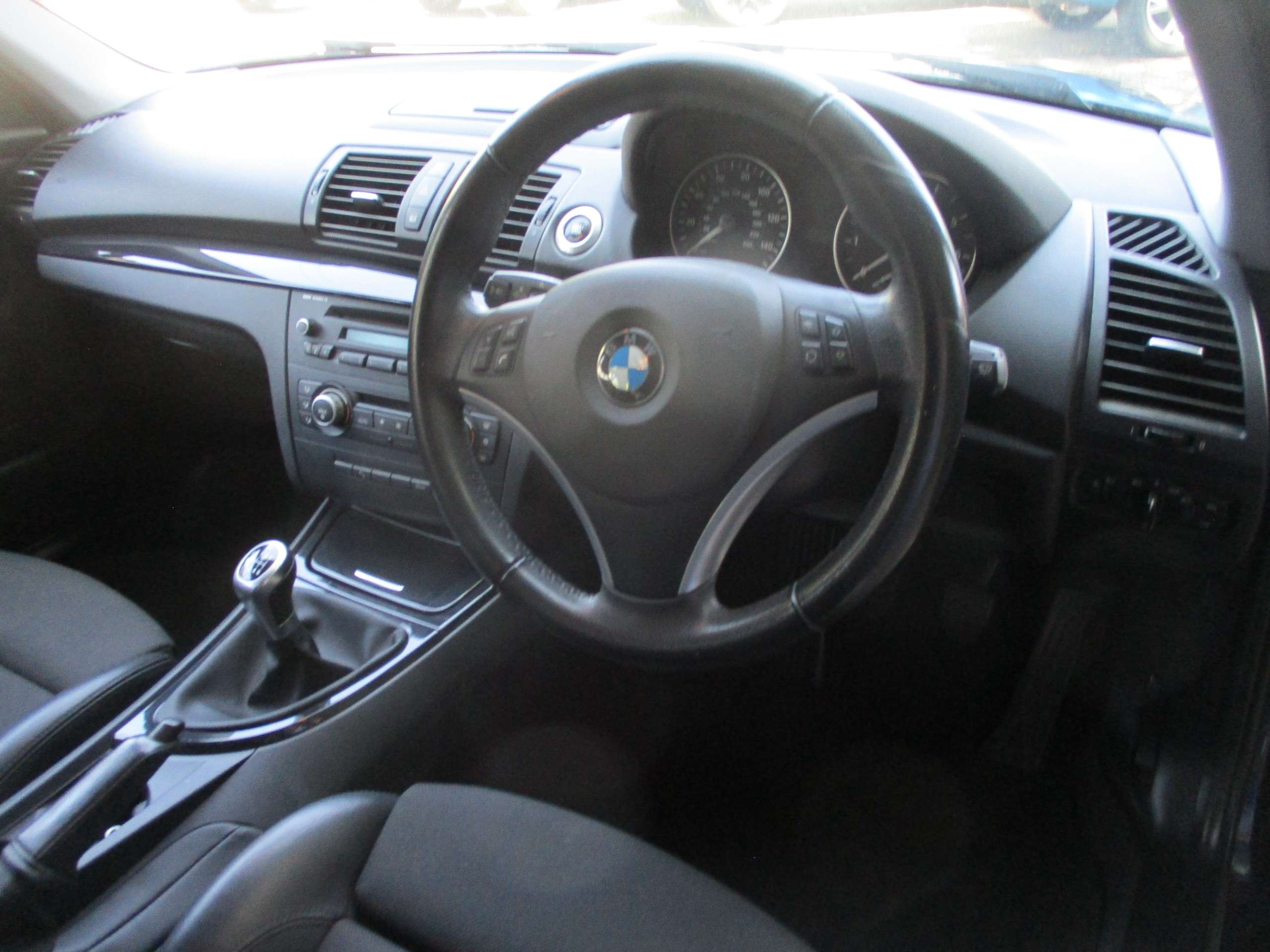 A 2010 BMW 1 SERIES 2.0 116i SE Hatchback 5dr Petrol Manual Euro 5 (122 ps) A 2010 BMW 1 SERIES 2.0 116i SE Hatchback 5dr Petrol Manual Euro 5 (122 ps)
