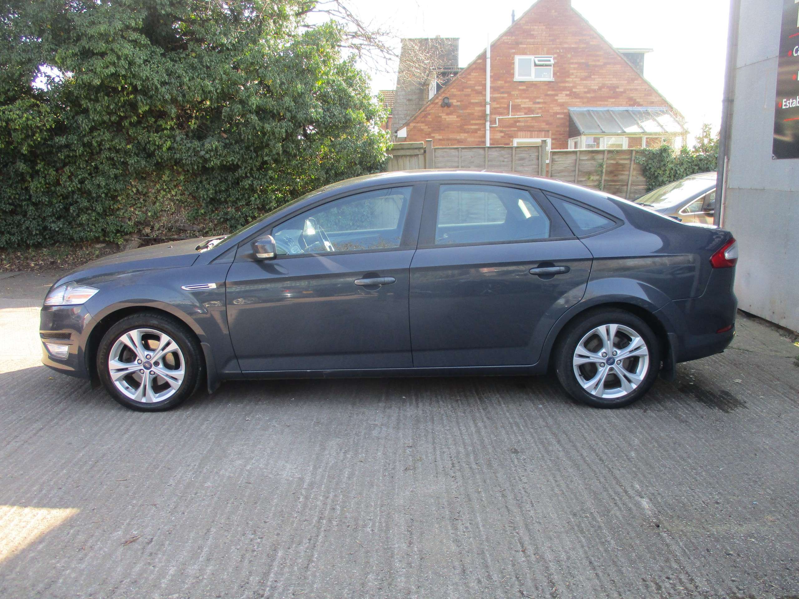 A 2012 FORD MONDEO 1.6T EcoBoost Zetec Hatchback 5dr Petrol Manual Euro 5 (160 ps) A 2012 FORD MONDEO 1.6T EcoBoost Zetec Hatchback 5dr Petrol Manual Euro 5 (160 ps)