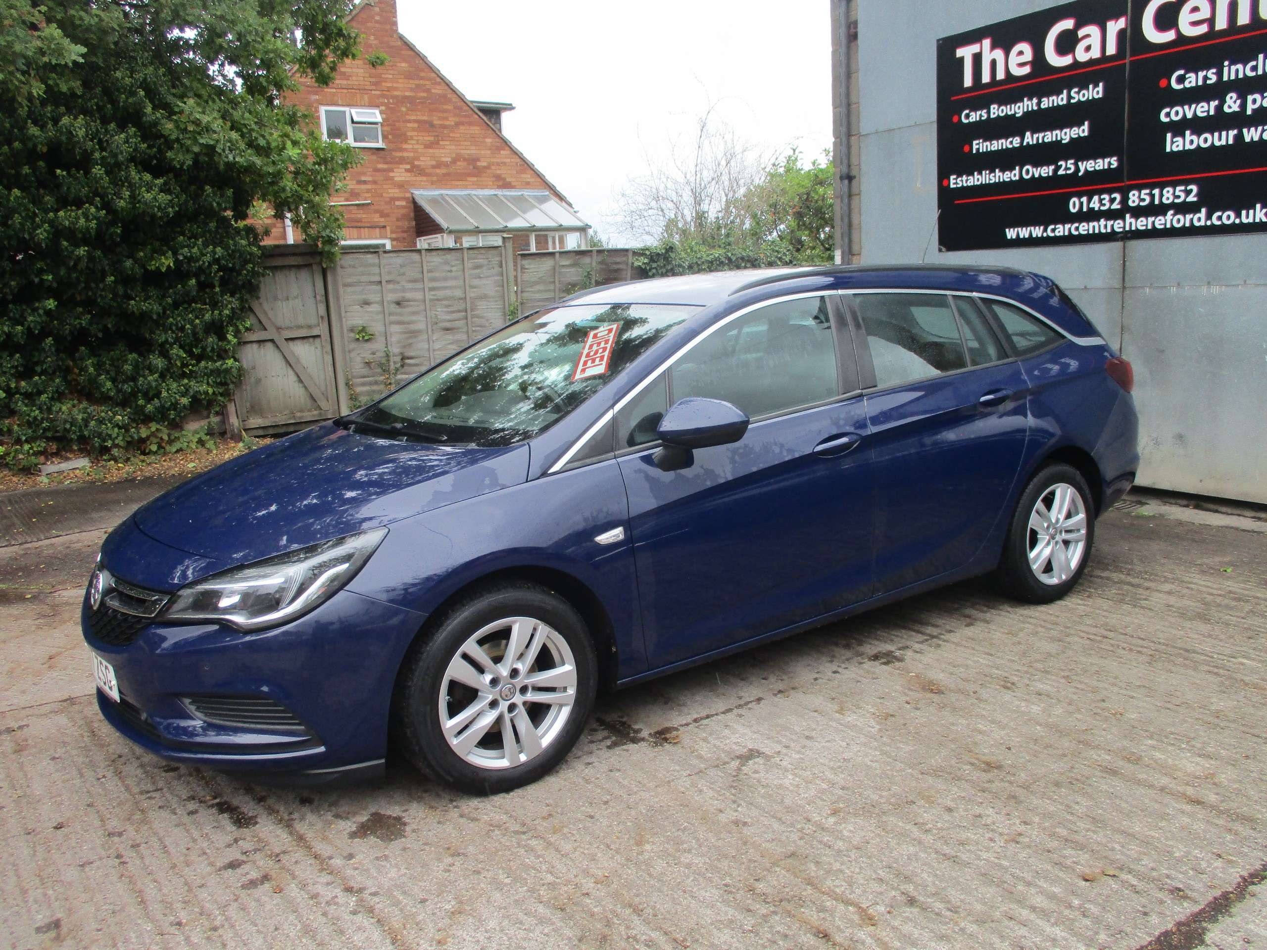 A 2017 VAUXHALL ASTRA DESIGN CDTI ECOFLEX S/S A 2017 VAUXHALL ASTRA DESIGN CDTI ECOFLEX S/S